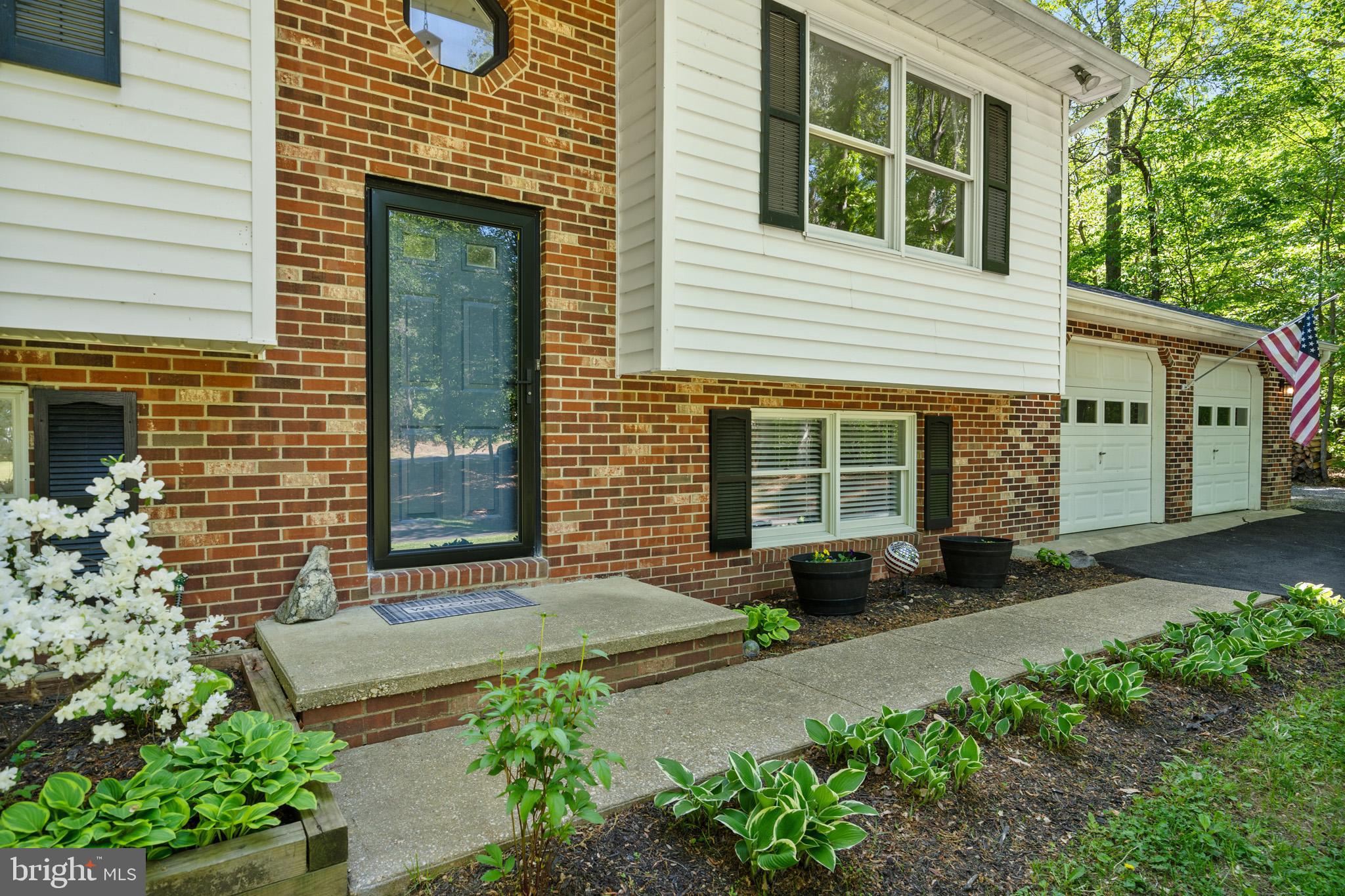 COUNTRY LAKES - Residential