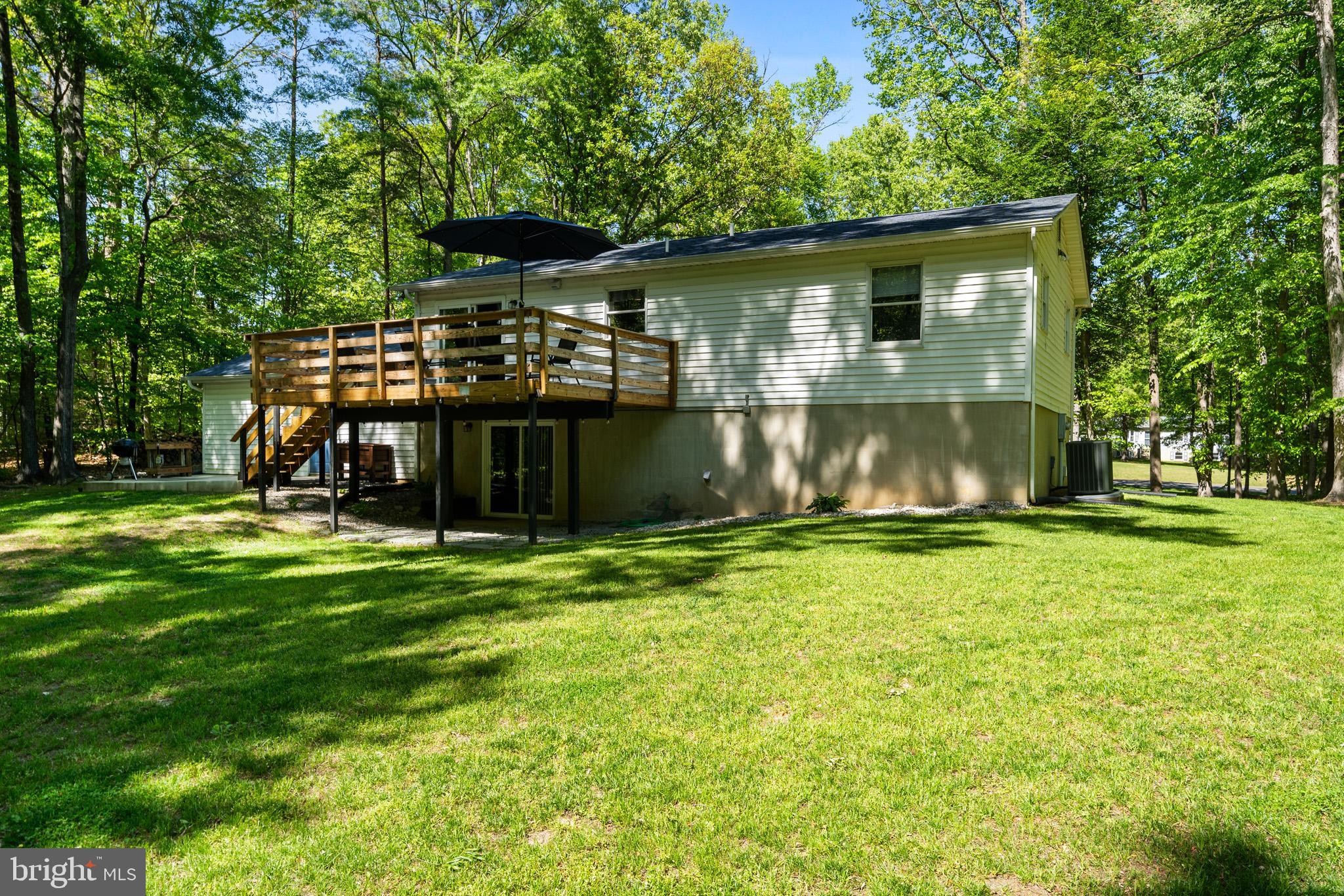COUNTRY LAKES - Residential