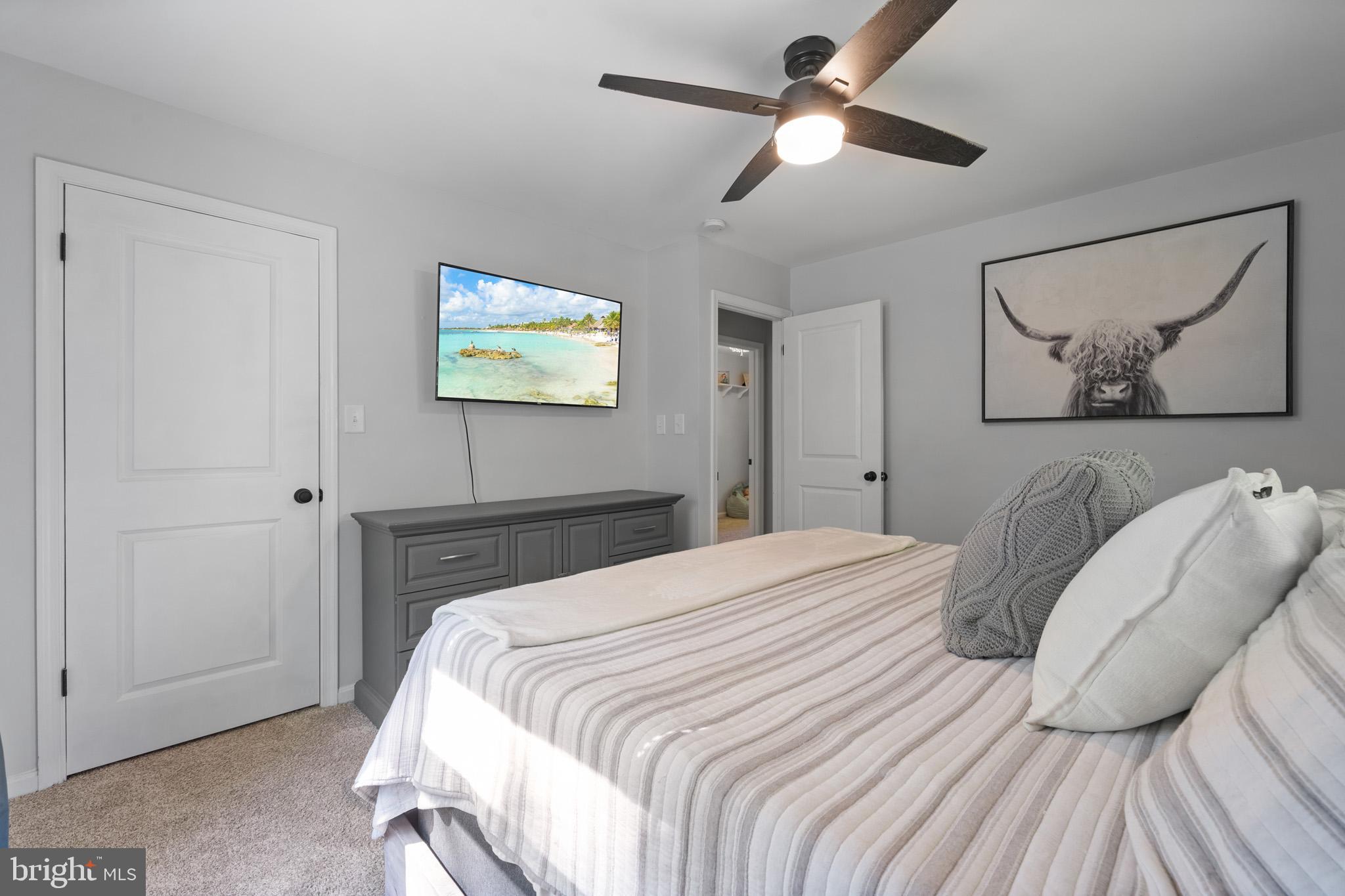 COUNTRY LAKES - Residential