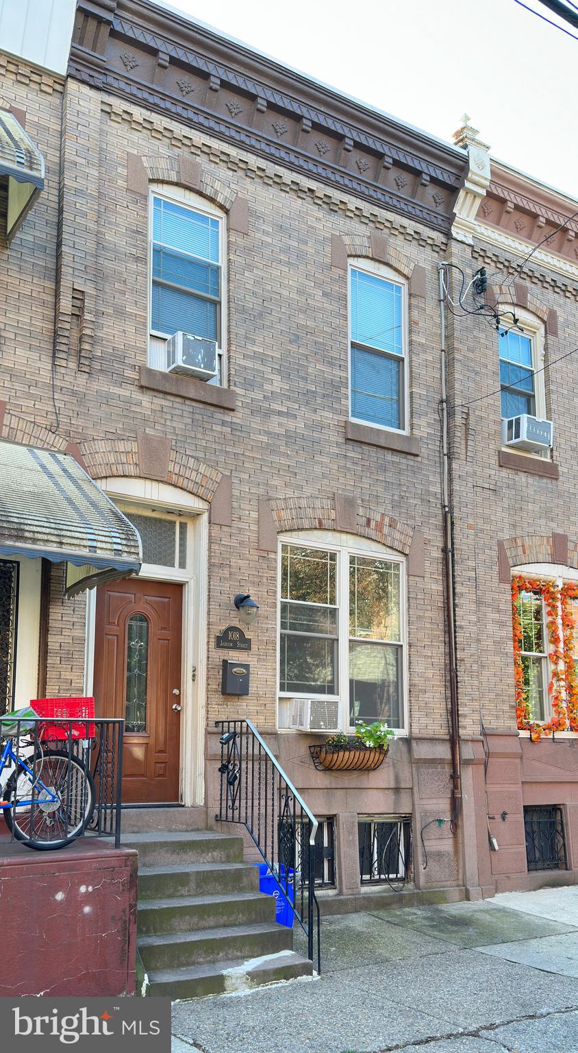 LOWER MOYAMENSING - Residential Income