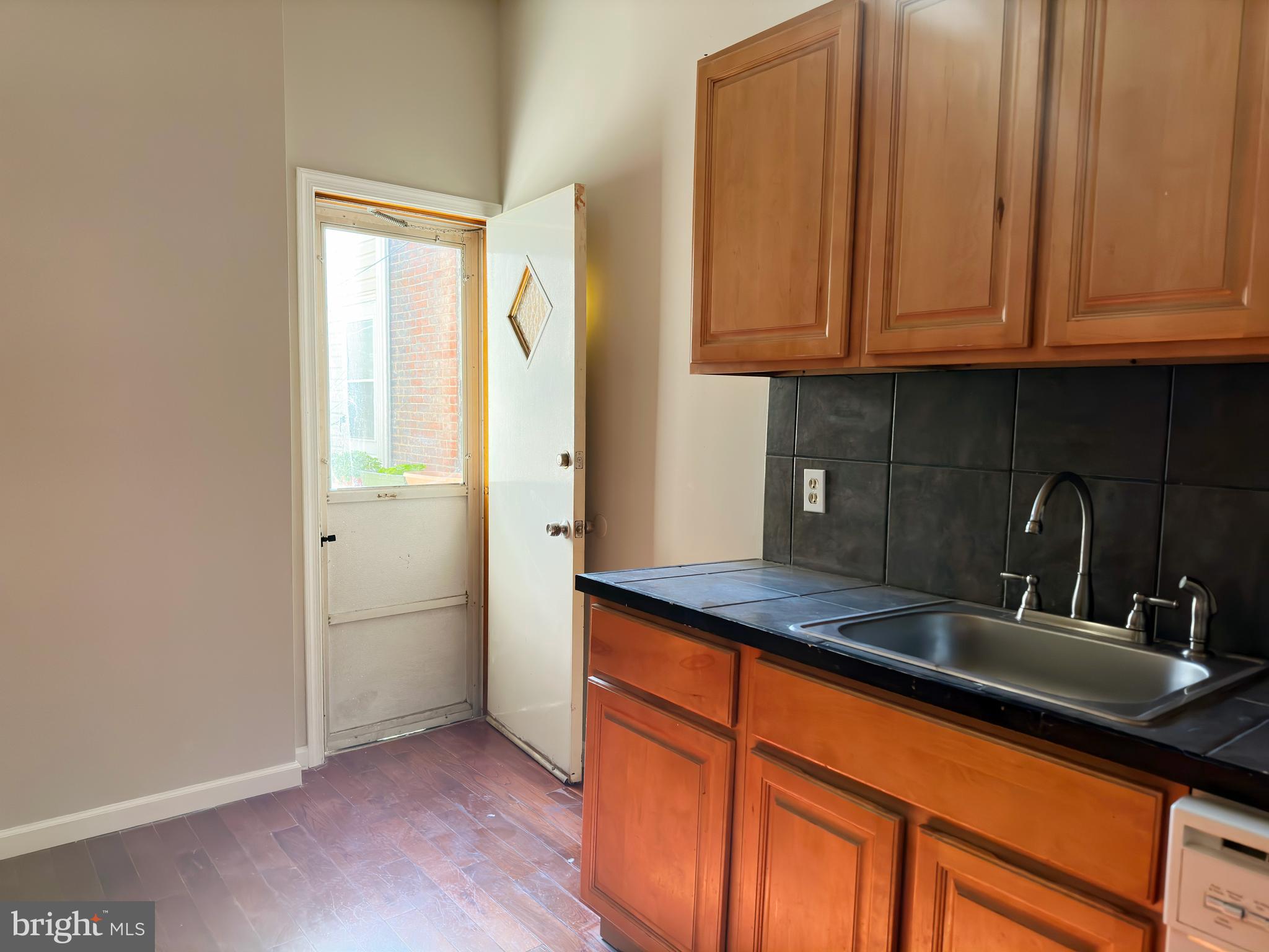 LOWER MOYAMENSING - Residential Income