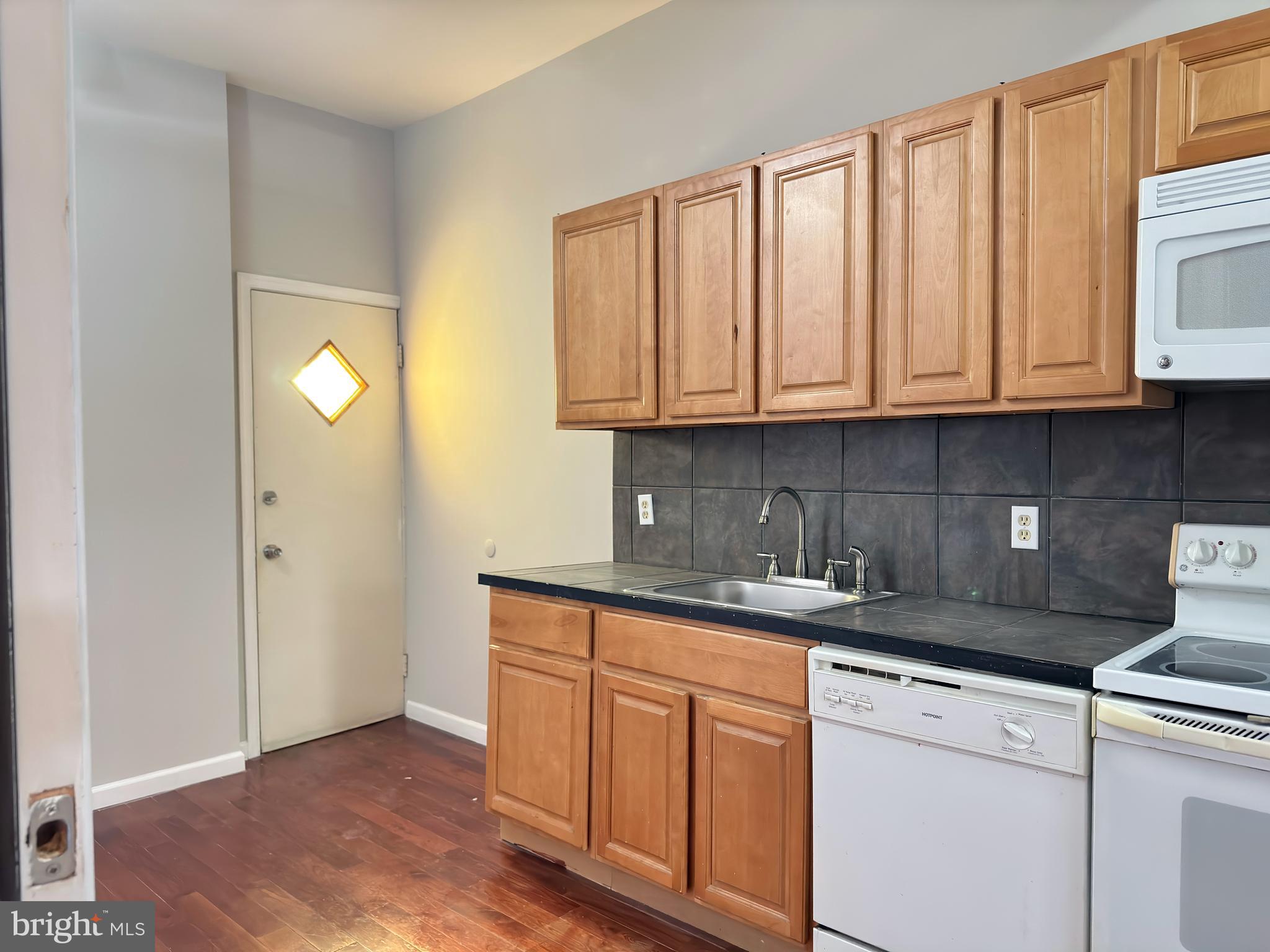 LOWER MOYAMENSING - Residential Income