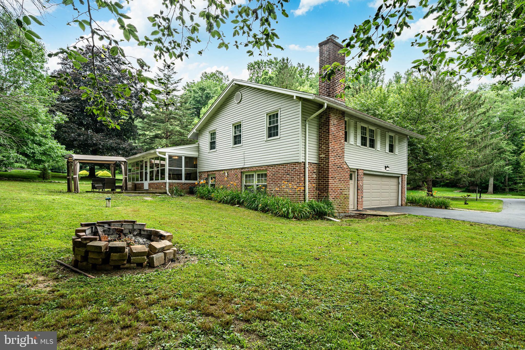 PICKERING ESTATES - Residential
