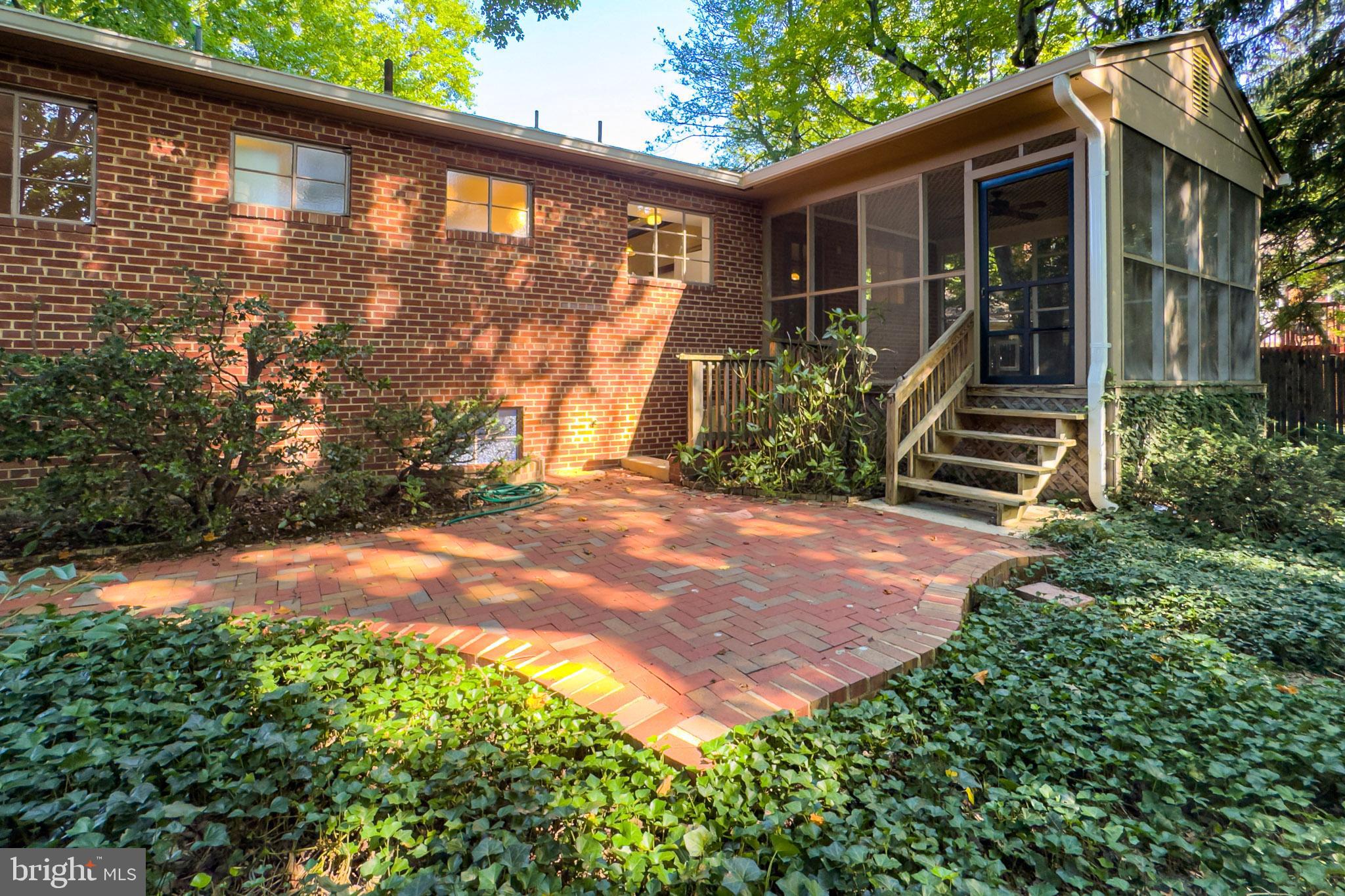 RAVENWOOD PARK - Residential