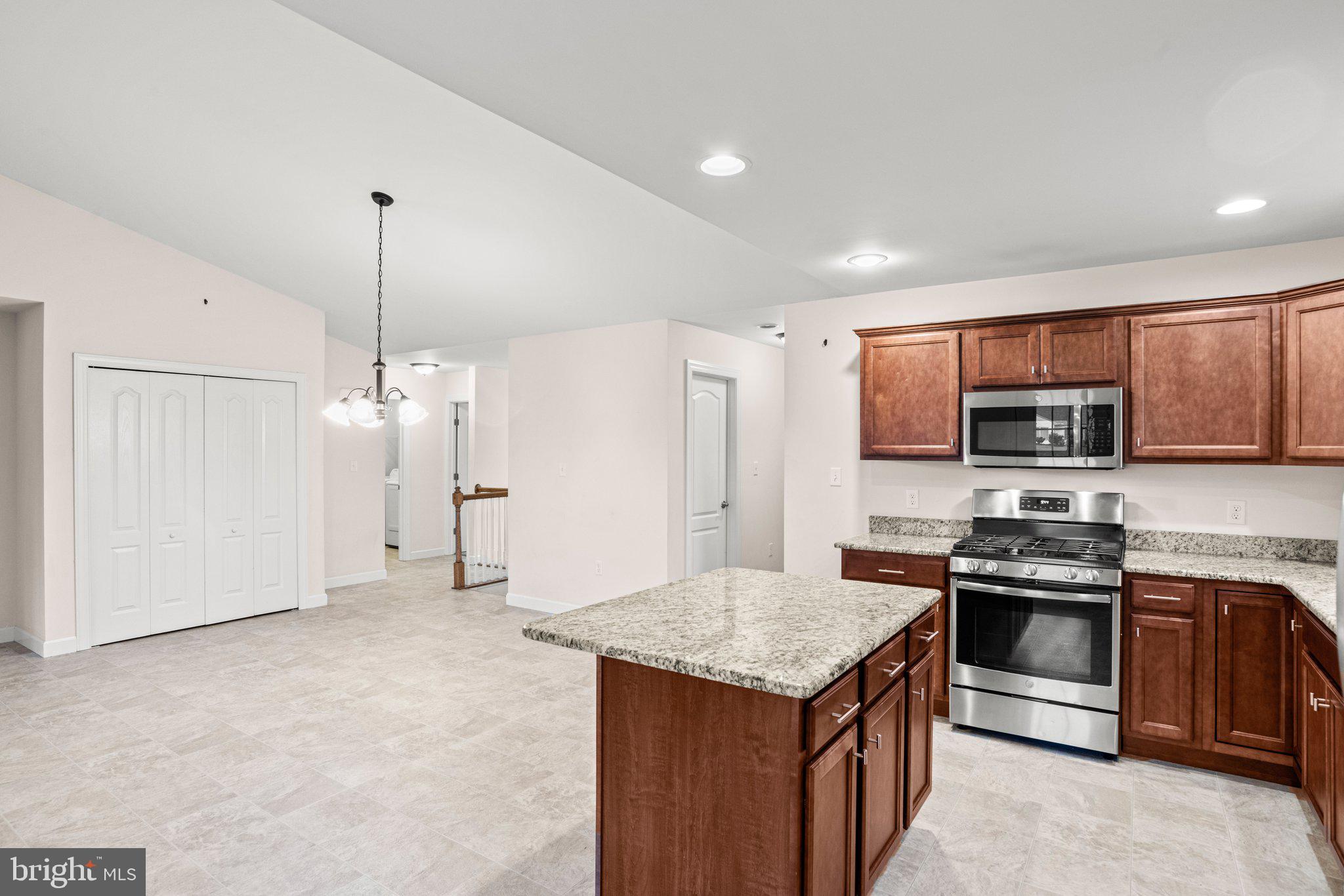 WOODLAND HILLS - Residential