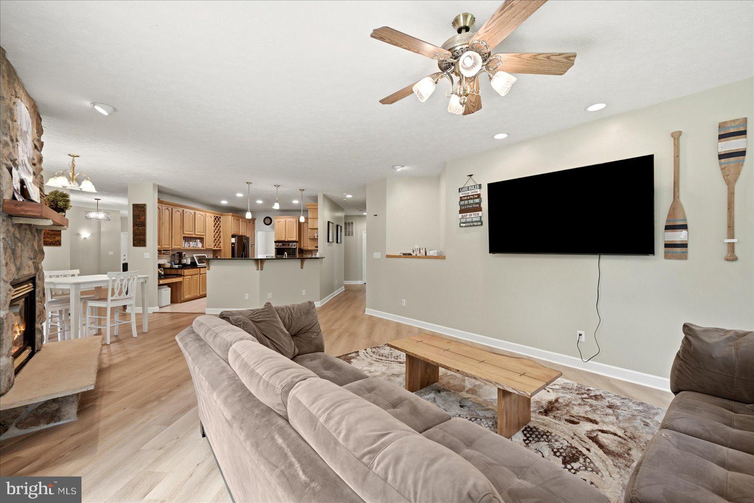 CATS PAW COVE - Residential