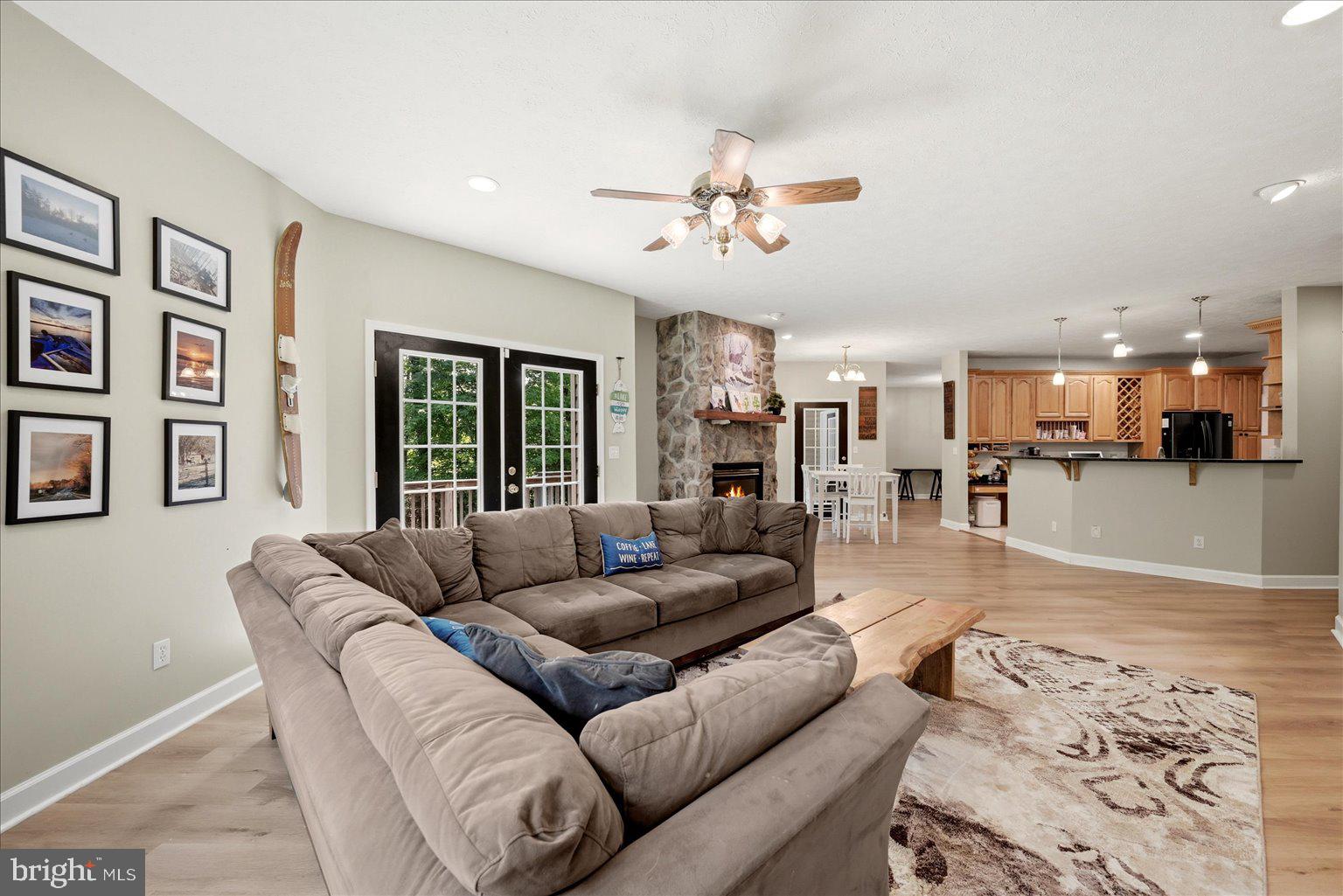 CATS PAW COVE - Residential
