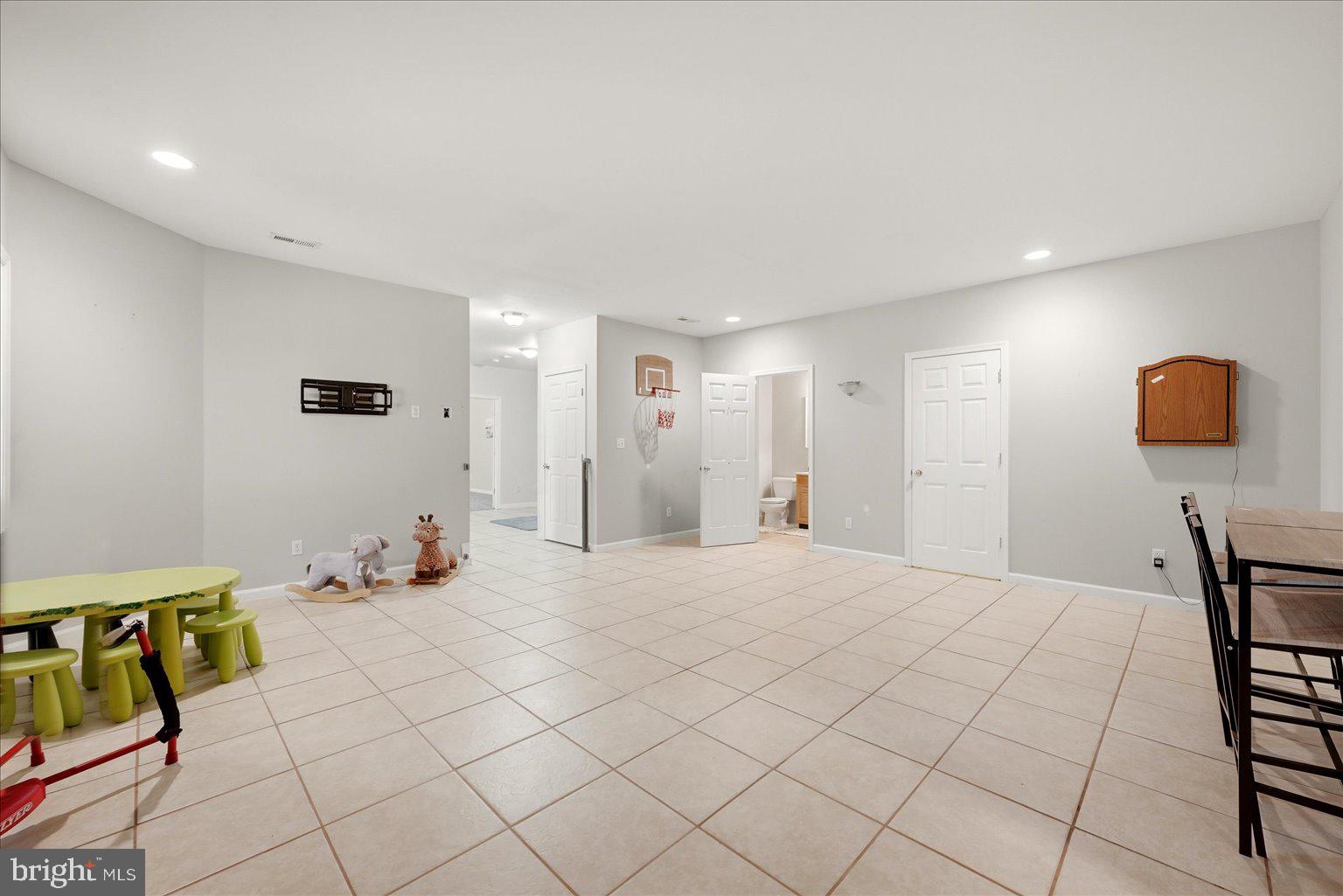 CATS PAW COVE - Residential
