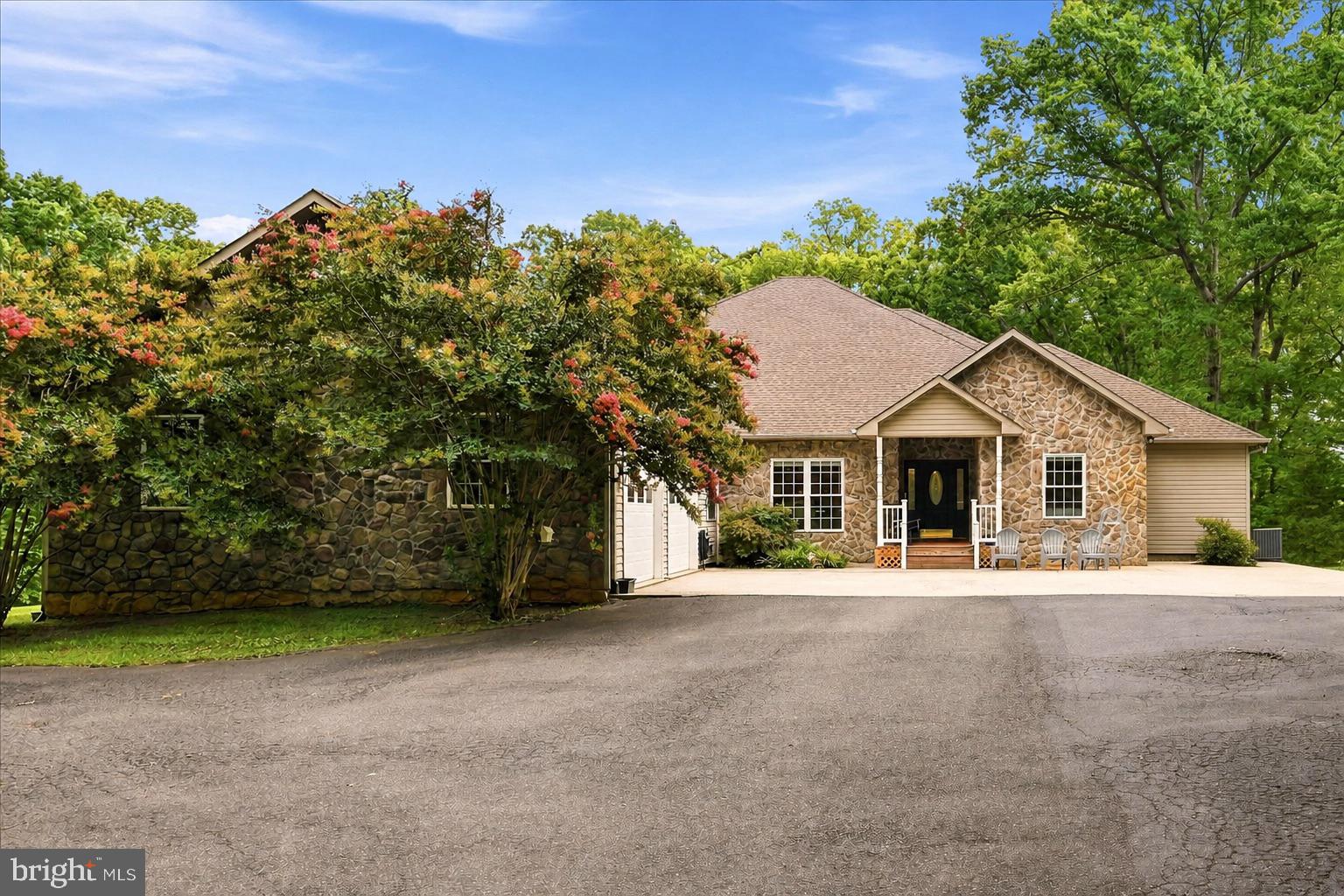 CATS PAW COVE - Residential