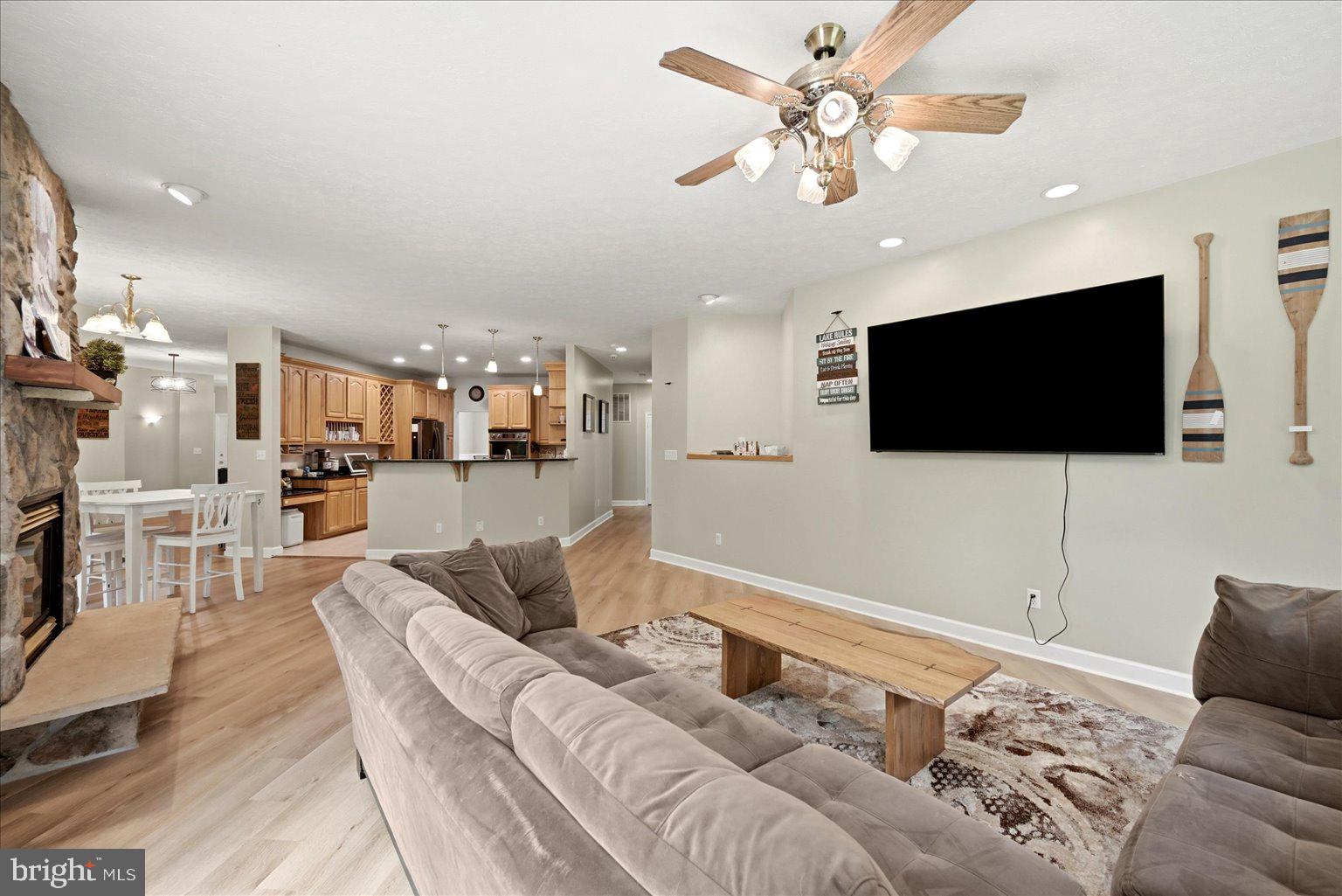 CATS PAW COVE - Residential
