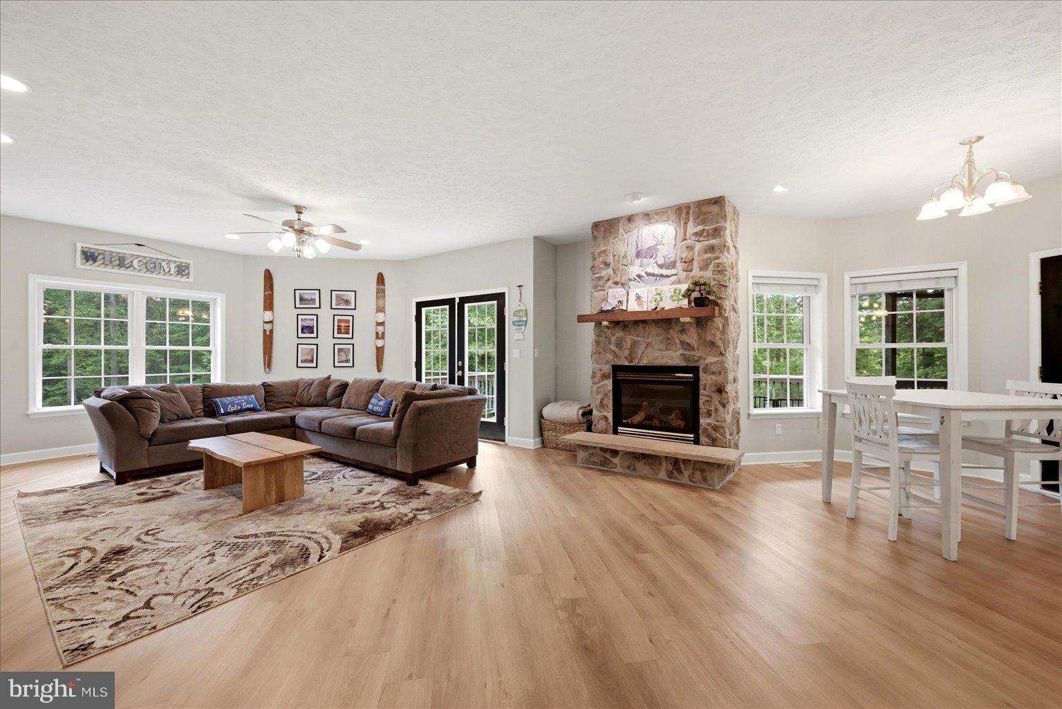 CATS PAW COVE - Residential