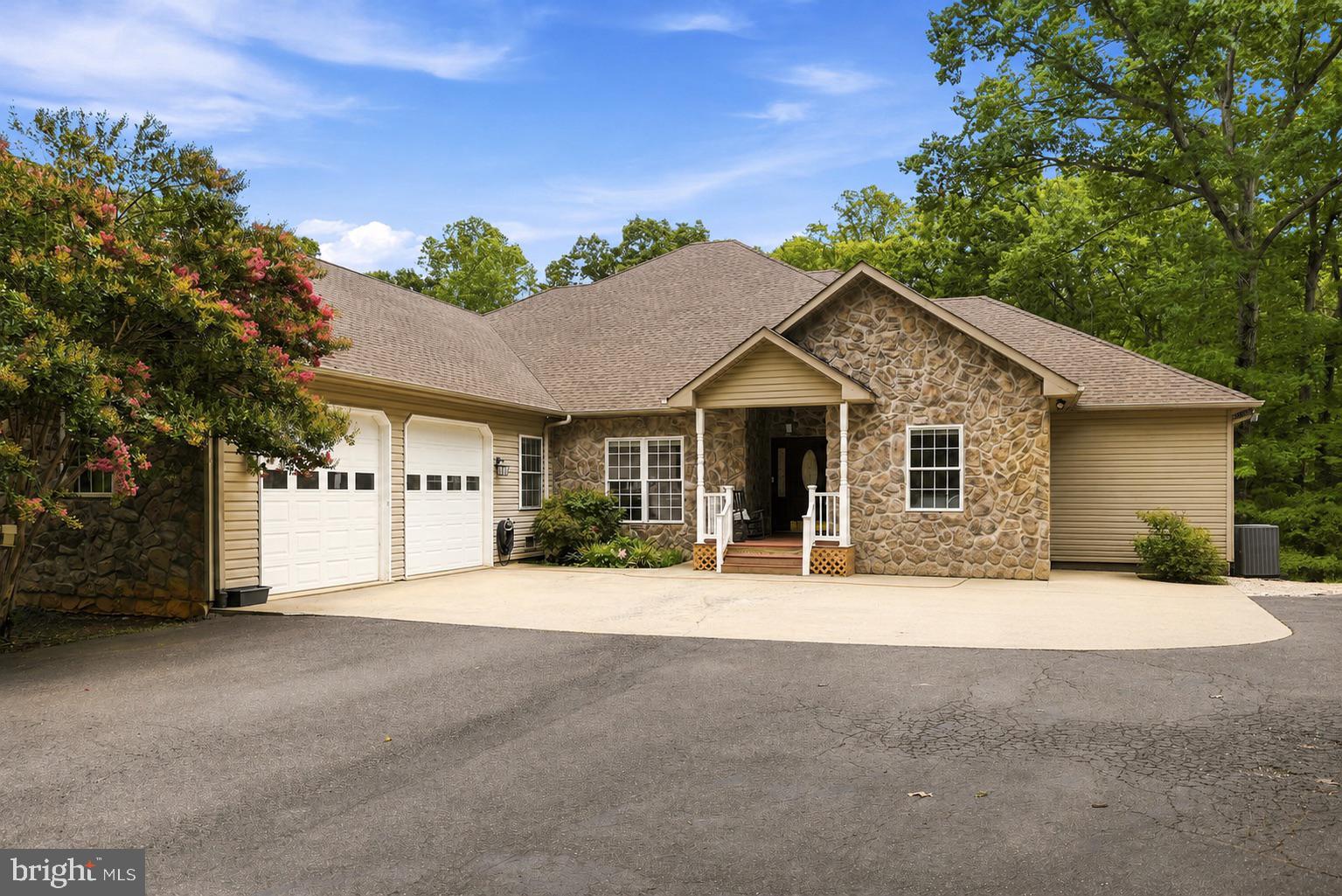 CATS PAW COVE - Residential