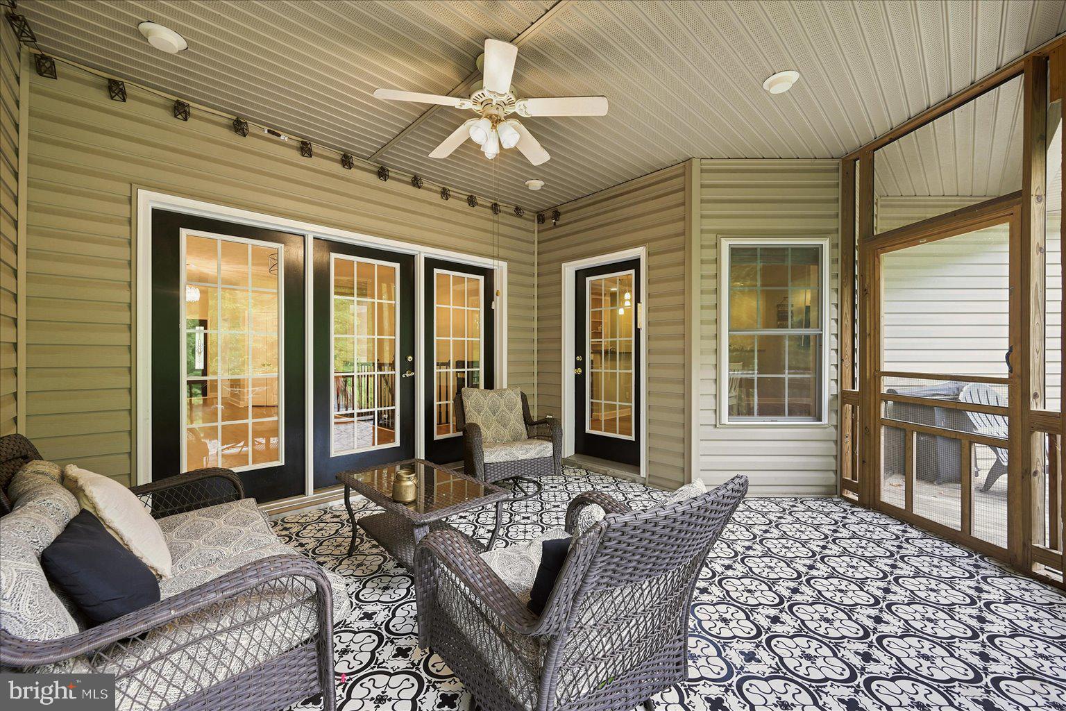 CATS PAW COVE - Residential