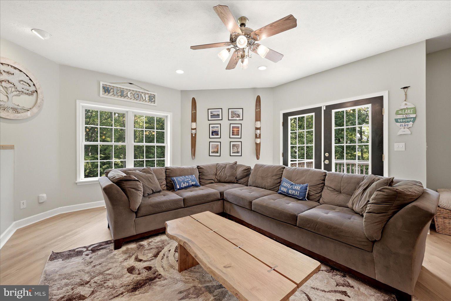 CATS PAW COVE - Residential