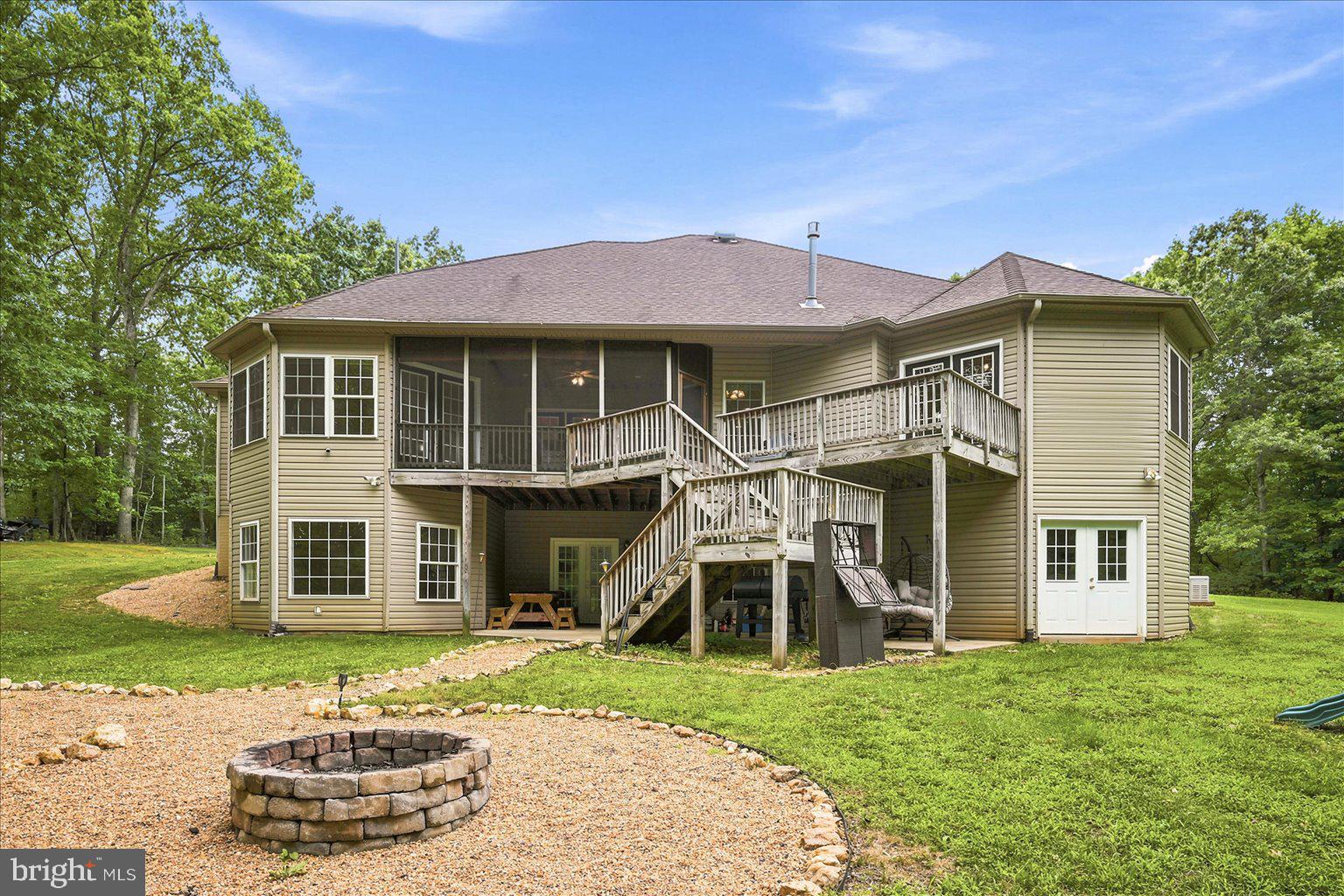CATS PAW COVE - Residential