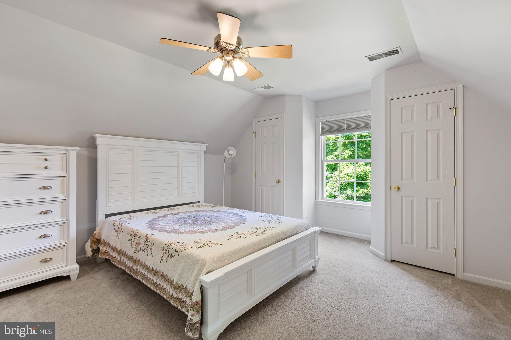 LAUREL WOODS - Residential