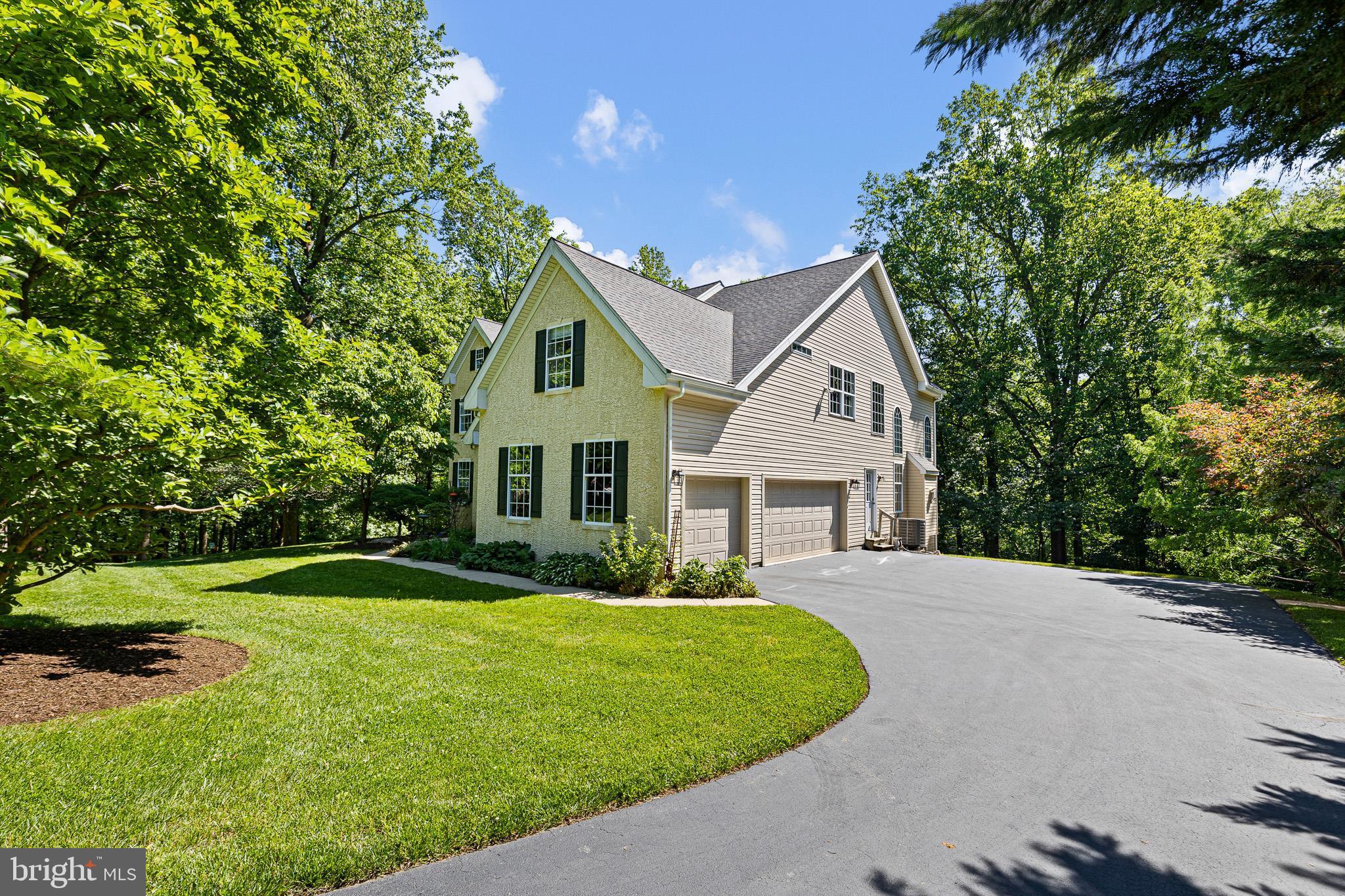 LAUREL WOODS - Residential