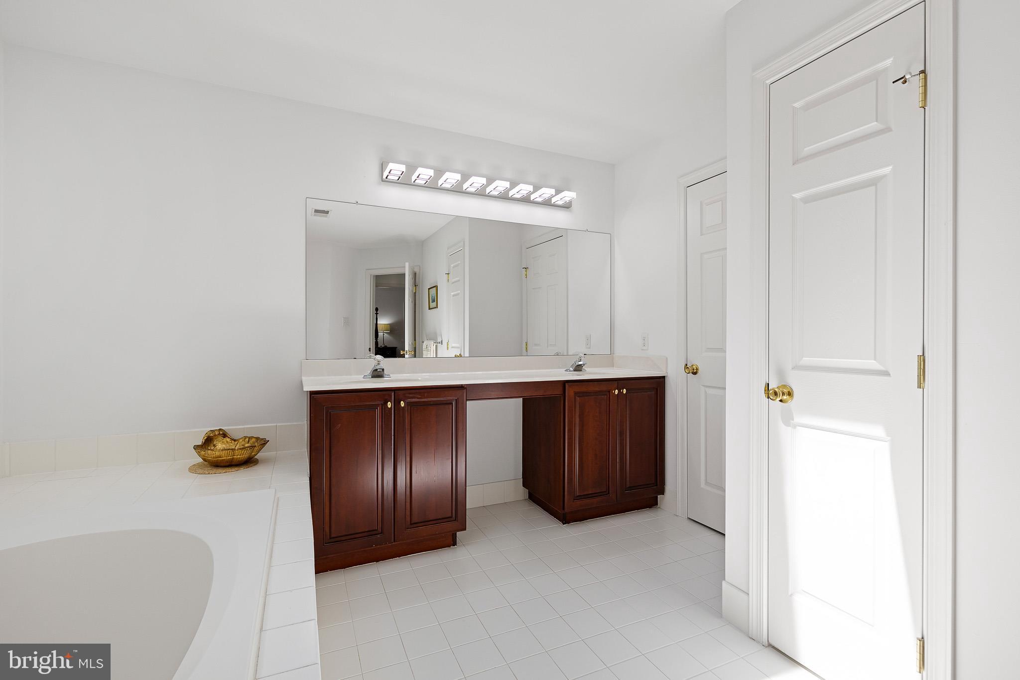 LAUREL WOODS - Residential