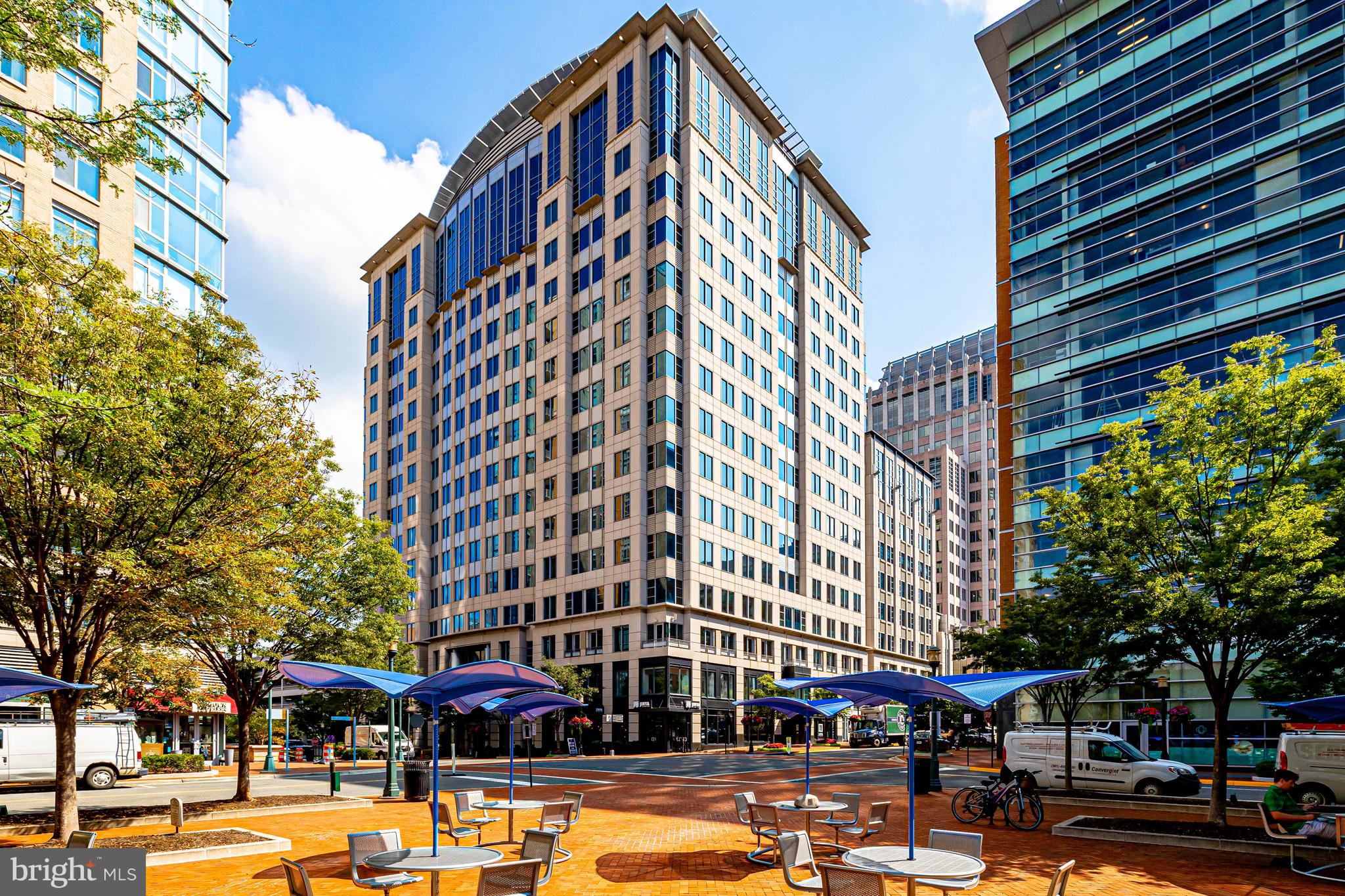 HUNTERS SQUARE - Residential