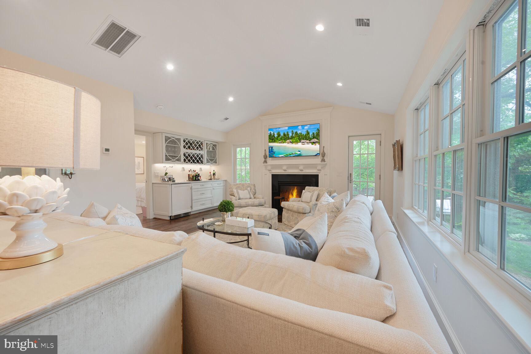 BRADLEY HILLS - Residential