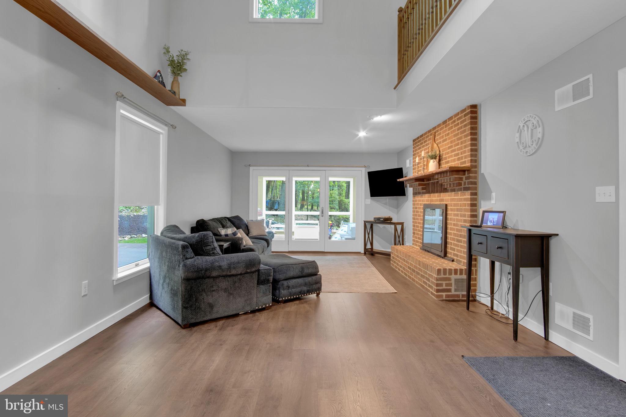 WHITE ROCK ACRES - Residential