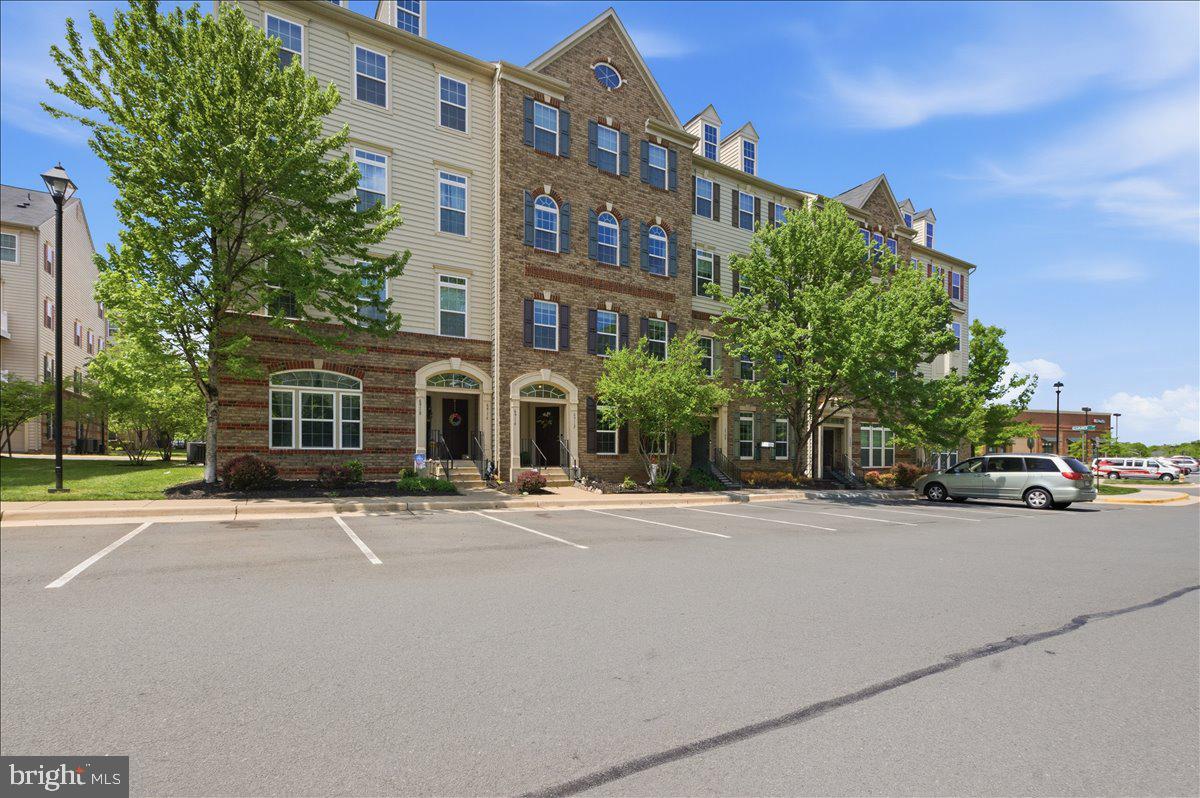 HEATHCOTE COMMONS CONDOMINIUMS - Residential