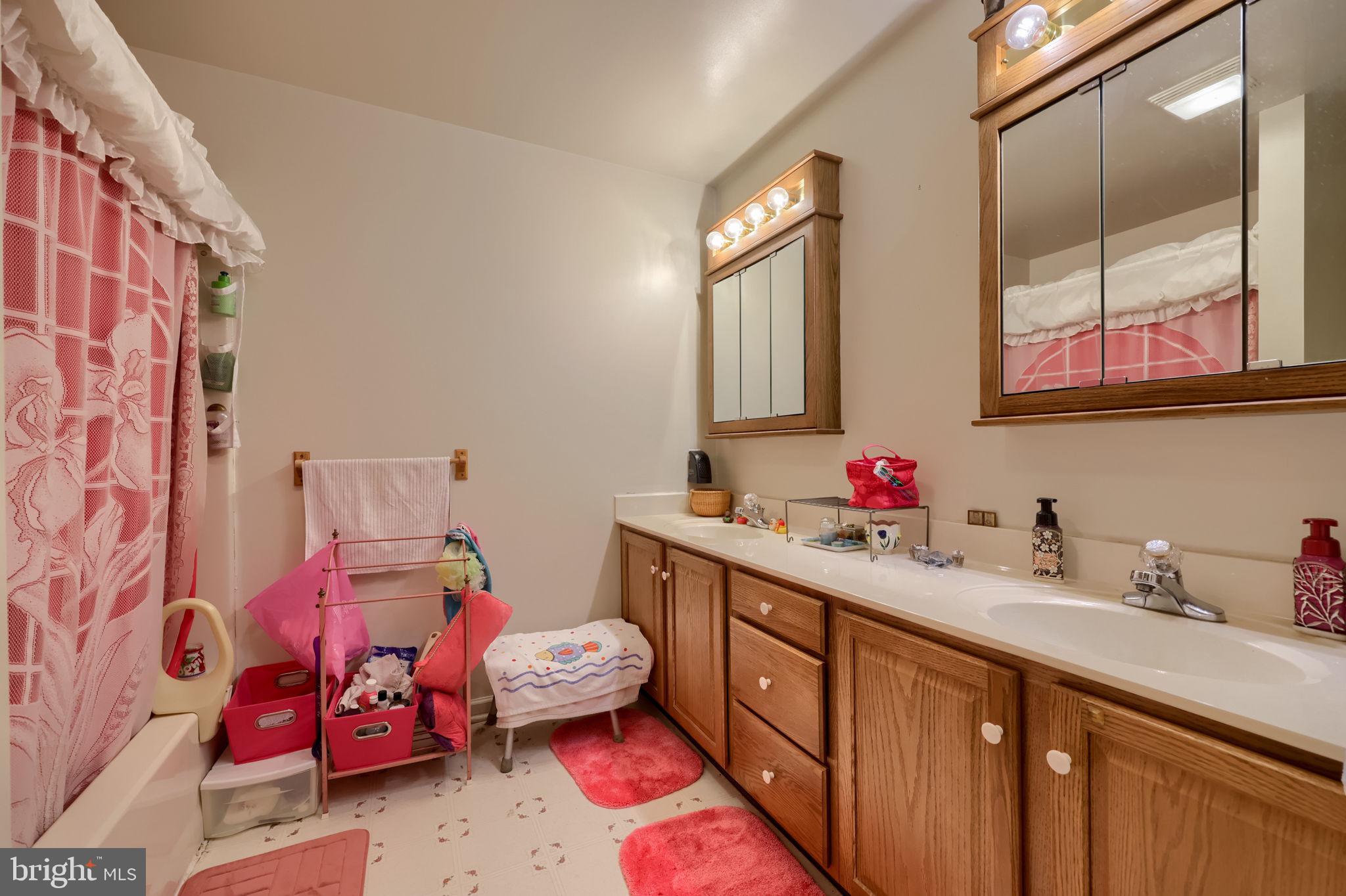 SUMMIT HILLS - Residential