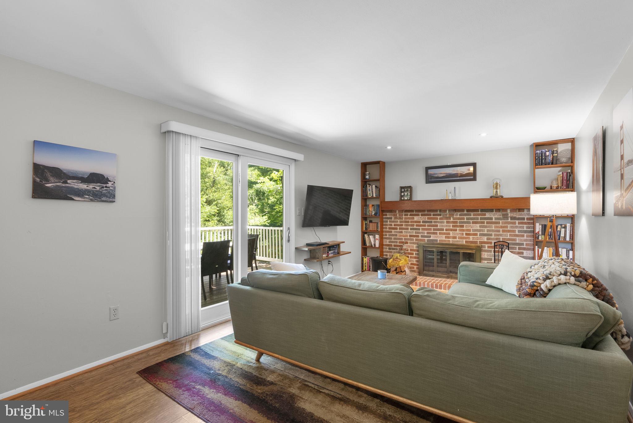 QUINCE ORCHARD MANOR - Residential