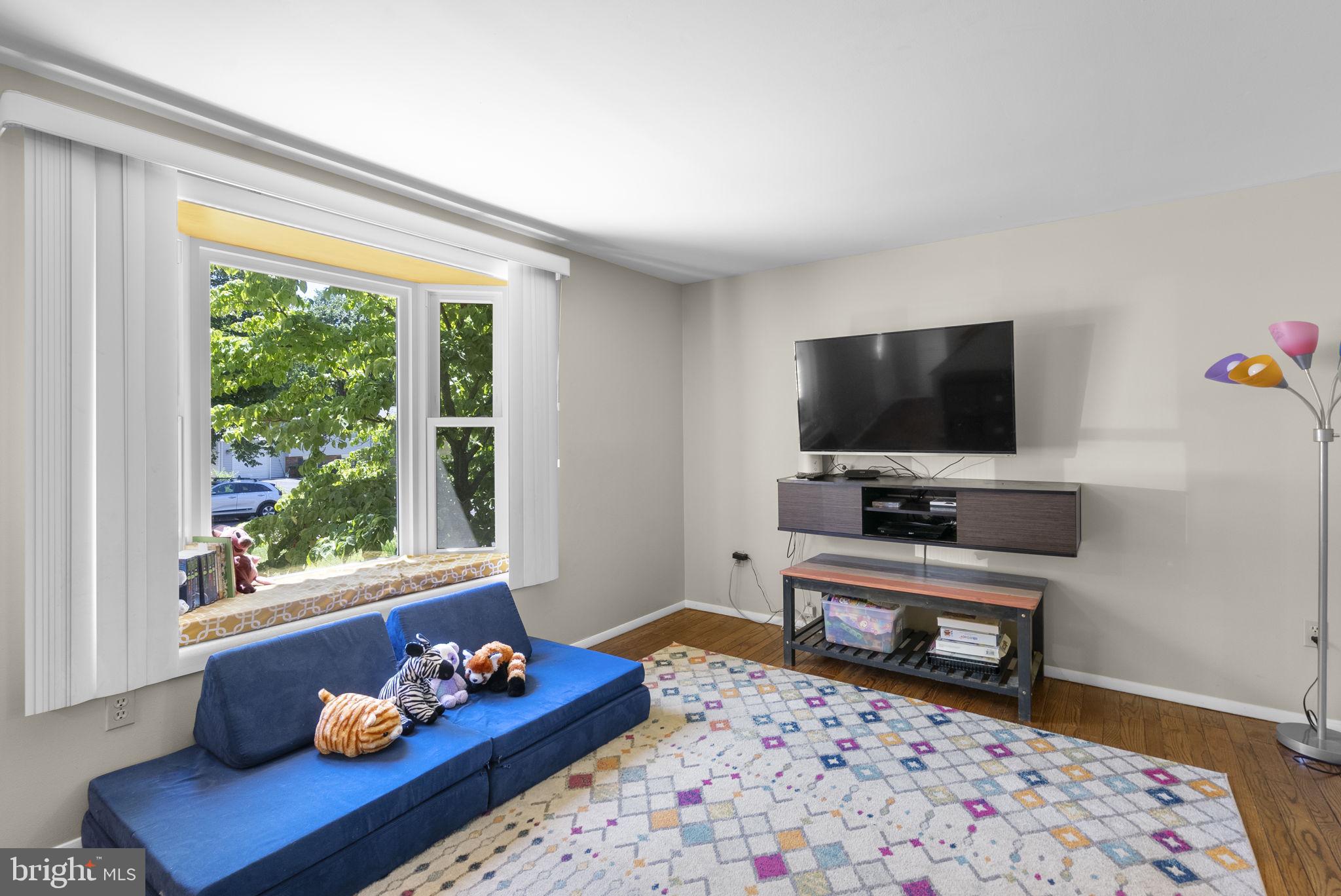 QUINCE ORCHARD MANOR - Residential