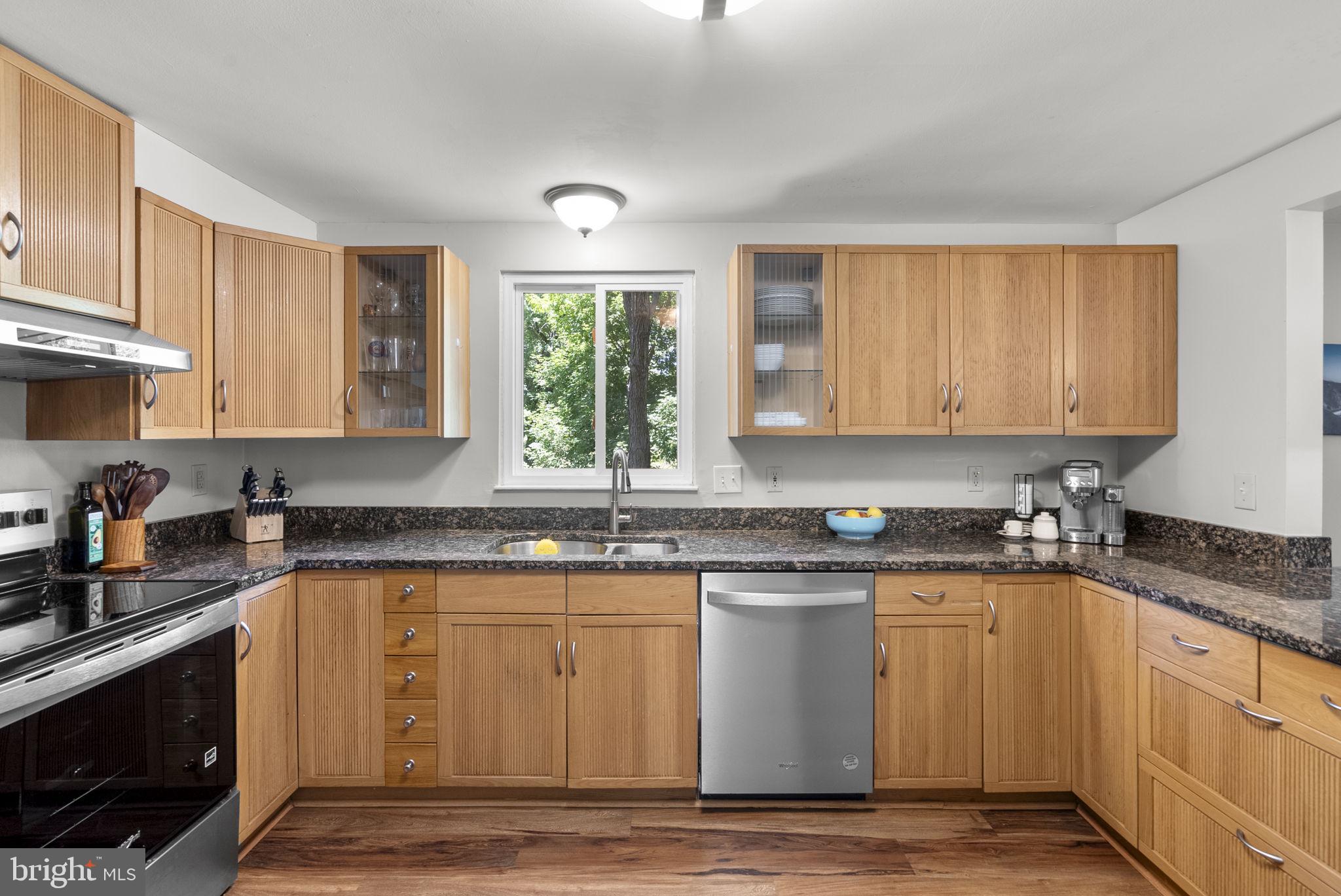 QUINCE ORCHARD MANOR - Residential