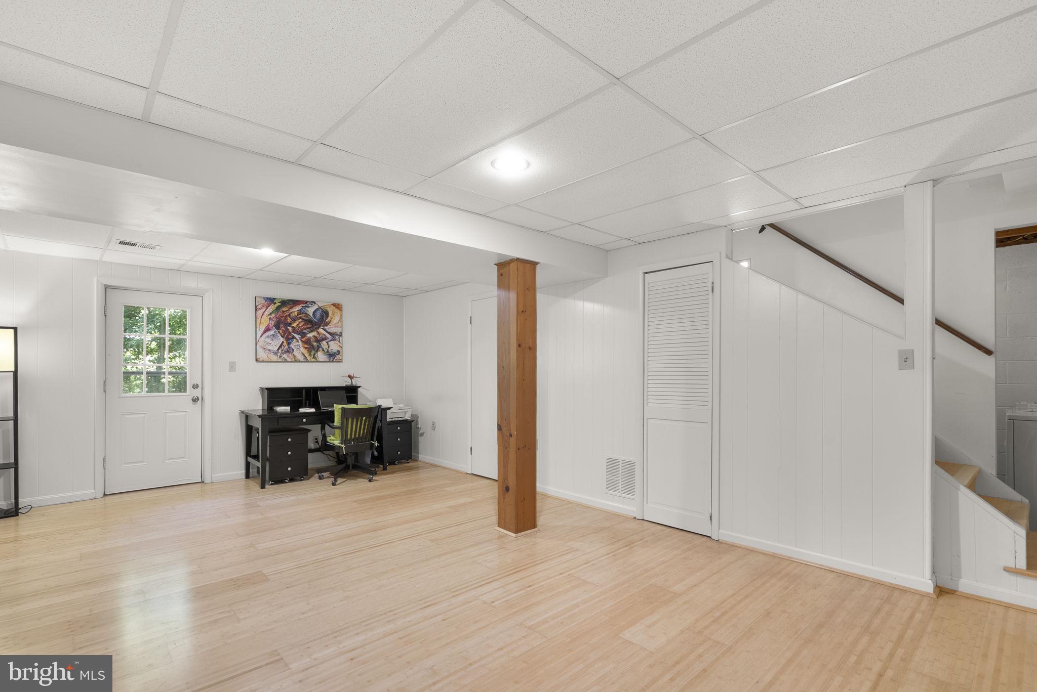QUINCE ORCHARD MANOR - Residential