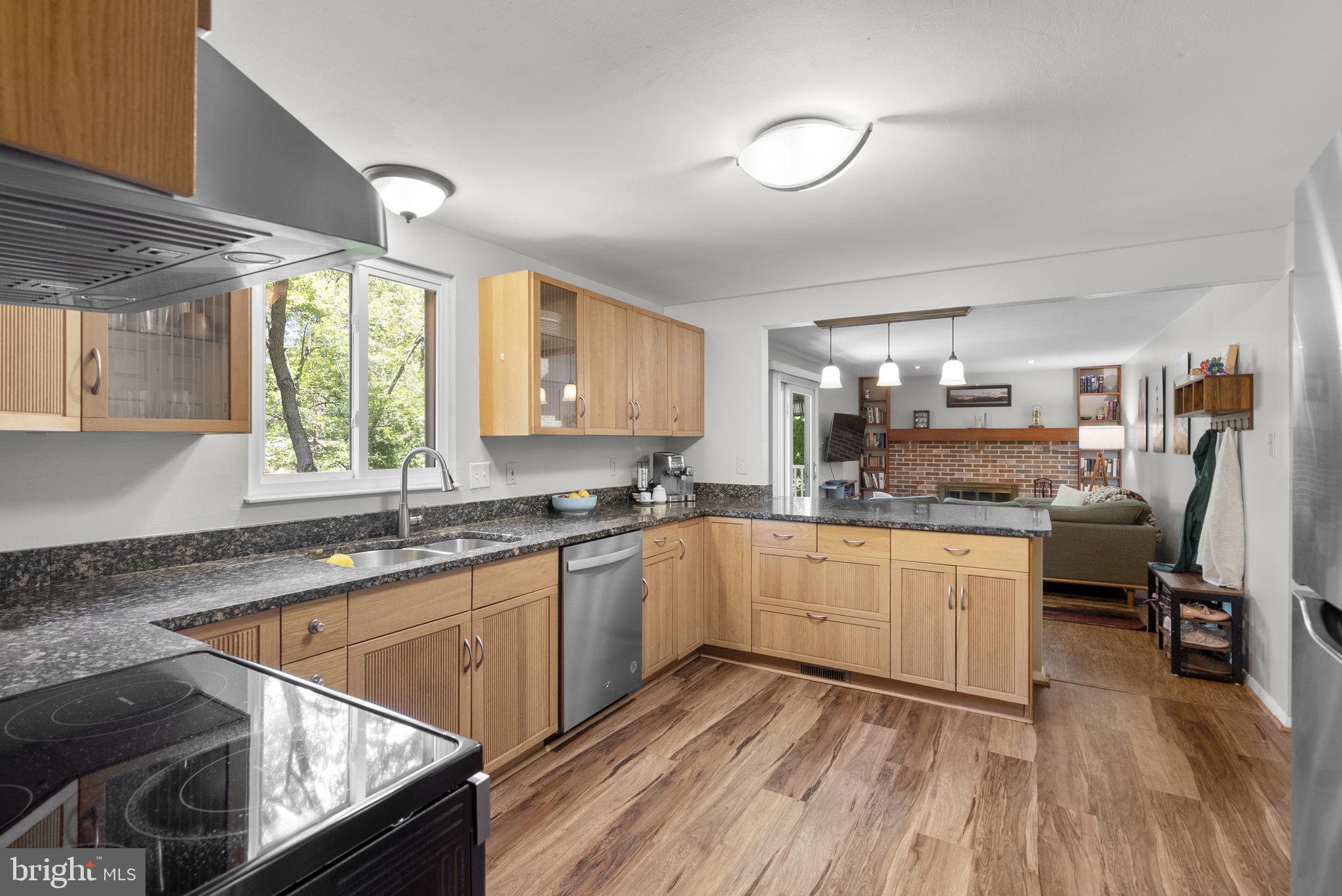 QUINCE ORCHARD MANOR - Residential