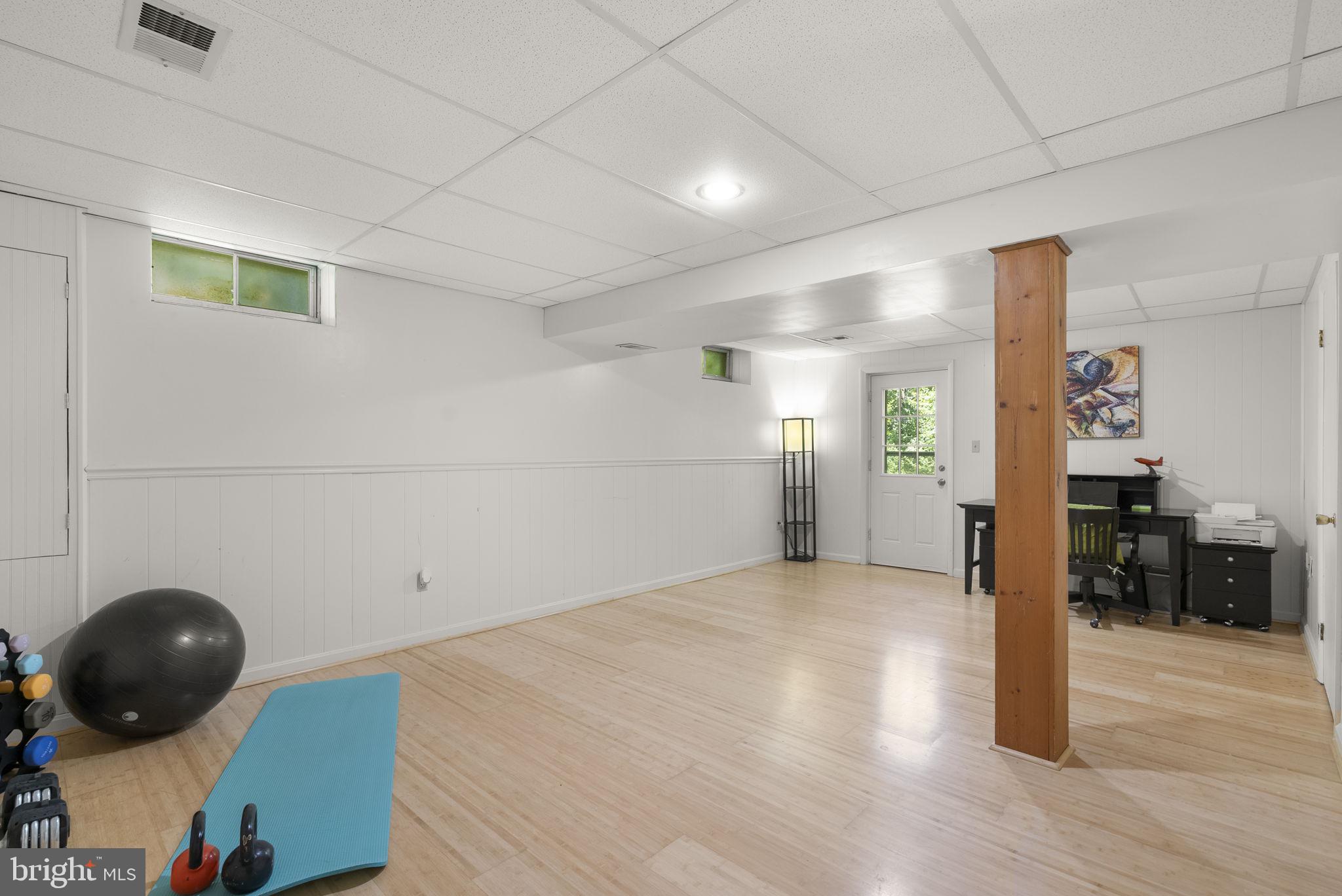 QUINCE ORCHARD MANOR - Residential
