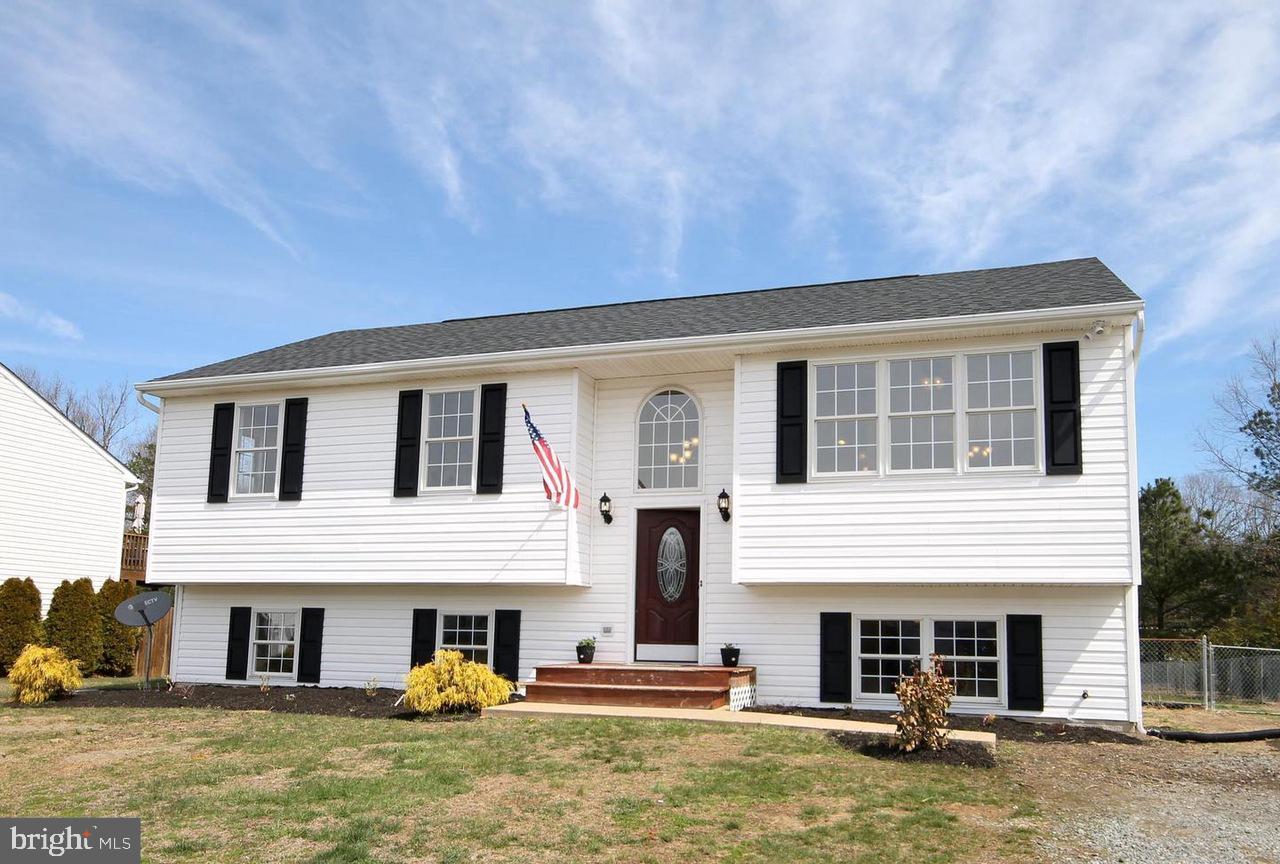Recently fully renovated home with upgraded kitchen, granite, appliances, bathrooms, flooring an do much more!  This home has loads of space with open concept upstairs living room and dining room opening onto large rear deck.    3 bedrooms upstairs with full bathroom and fans in each room.  The large master bedroom is on the lower level with 2nd bathroom and a huge family room.  The back yard is fully fenced and is huge with a shed.  Only 5 miles to the VRE for commuters into Quantico and northern Virginia, 5 miles to Cosners Corner shopping and the Spotsylvania Regional Medical Center.  Great location and handy to all amenities!