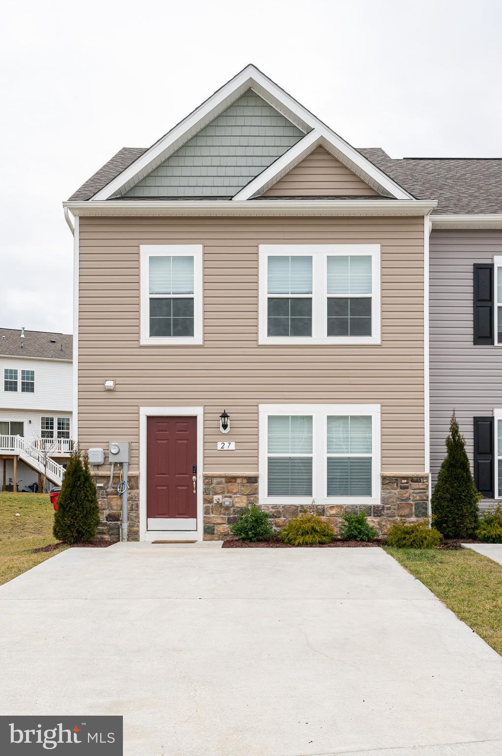 ARCHERS ROCK - Residential Lease