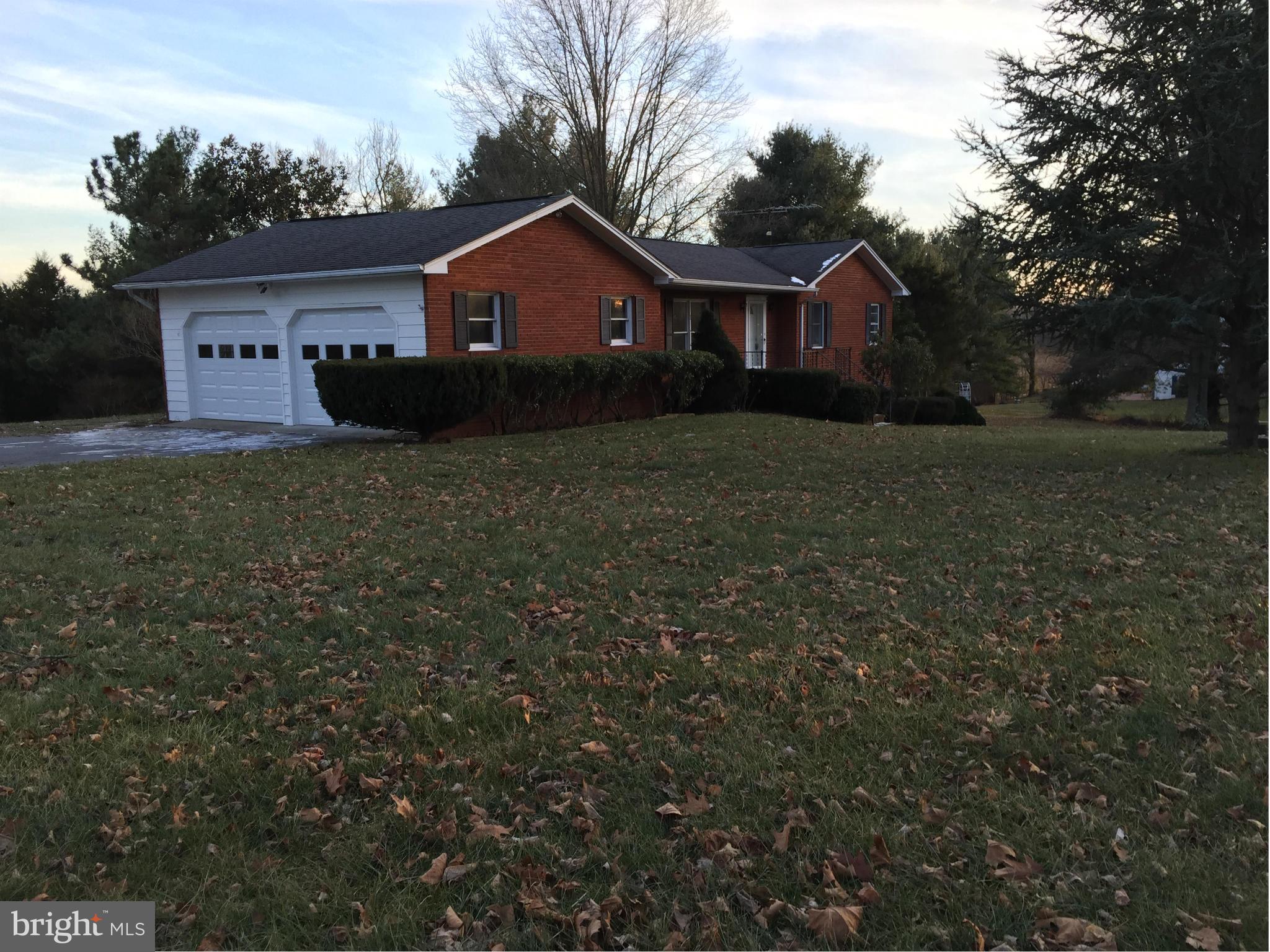 Freddie Mac First Look Initiative for owner occupants ending 2/1/15.Up to $500 Home Warranty for owner occupants and must be requested with initial offer. EMD certified funds payable to C21 Braddock Realty. Home has been updated to include paint, carpet, baths, cabinets & more! Amenities include access to Potomac River with picnic area. Community in ground pool and tennis courts. A must see!
