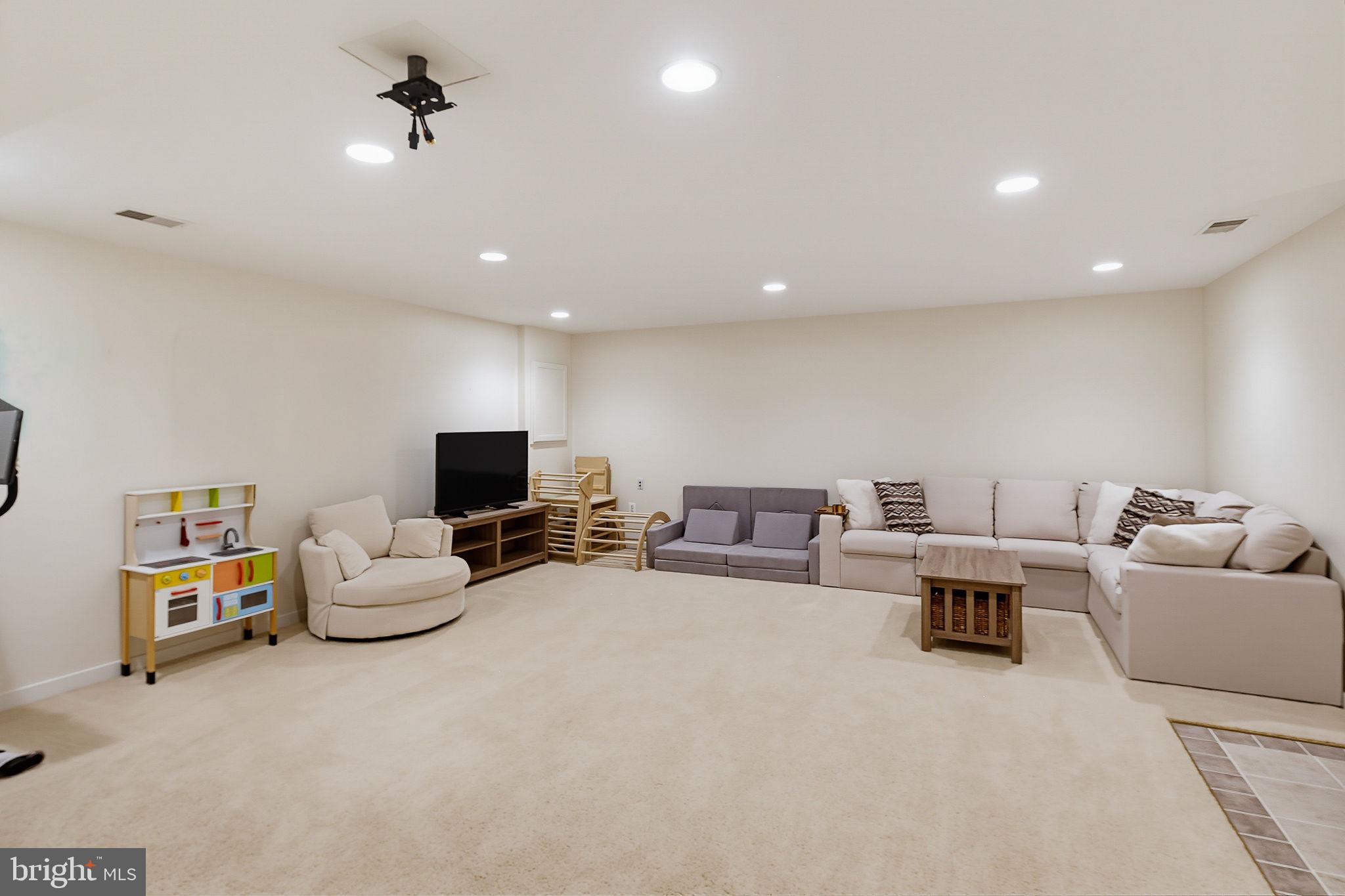 THE MEADOW AT NEW MARKET - Residential
