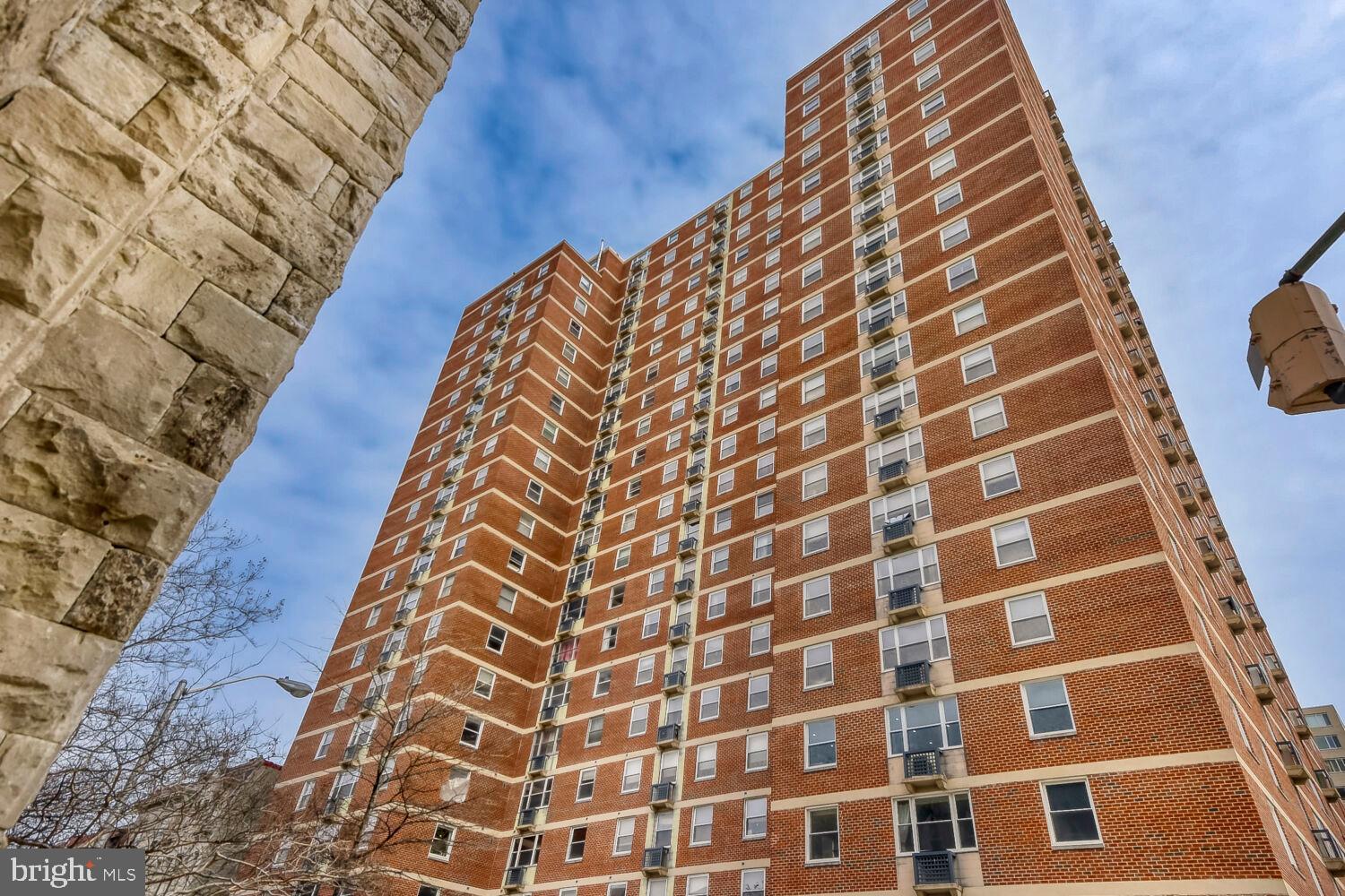 Beautifully renovated west-facing condo on the 11th floor, offering great natural light and a quiet, elevated living experience. This move-in ready unit features original hardwood floors throughout and a bright, comfortable living area with space for everyday living. The updated galley kitchen includes tall cabinetry, granite countertops, stainless steel appliances, and good storage, with a separate dining area just off the kitchen. The primary bedroom offers great space and good closet storage, while the renovated bathroom features a modern vanity, updated fixtures, and a walk-in shower with designer glass-stone mosaic and ceramic tile surround. The open and functional layout makes the home feel both practical and easy to live in. Enjoy a well-managed building with a 24-hour front desk, on-site convenience store, laundry facilities, and an attached underground garage with parking spaces readily available for lease. Low condo fees, additional low-cost storage, and a strong sense of community add even more value. Don’t miss out—schedule your tour today!