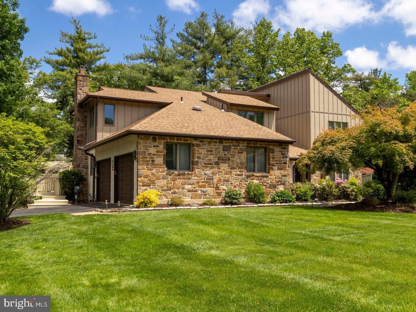 HUNTINGDON VALLEY - Residential