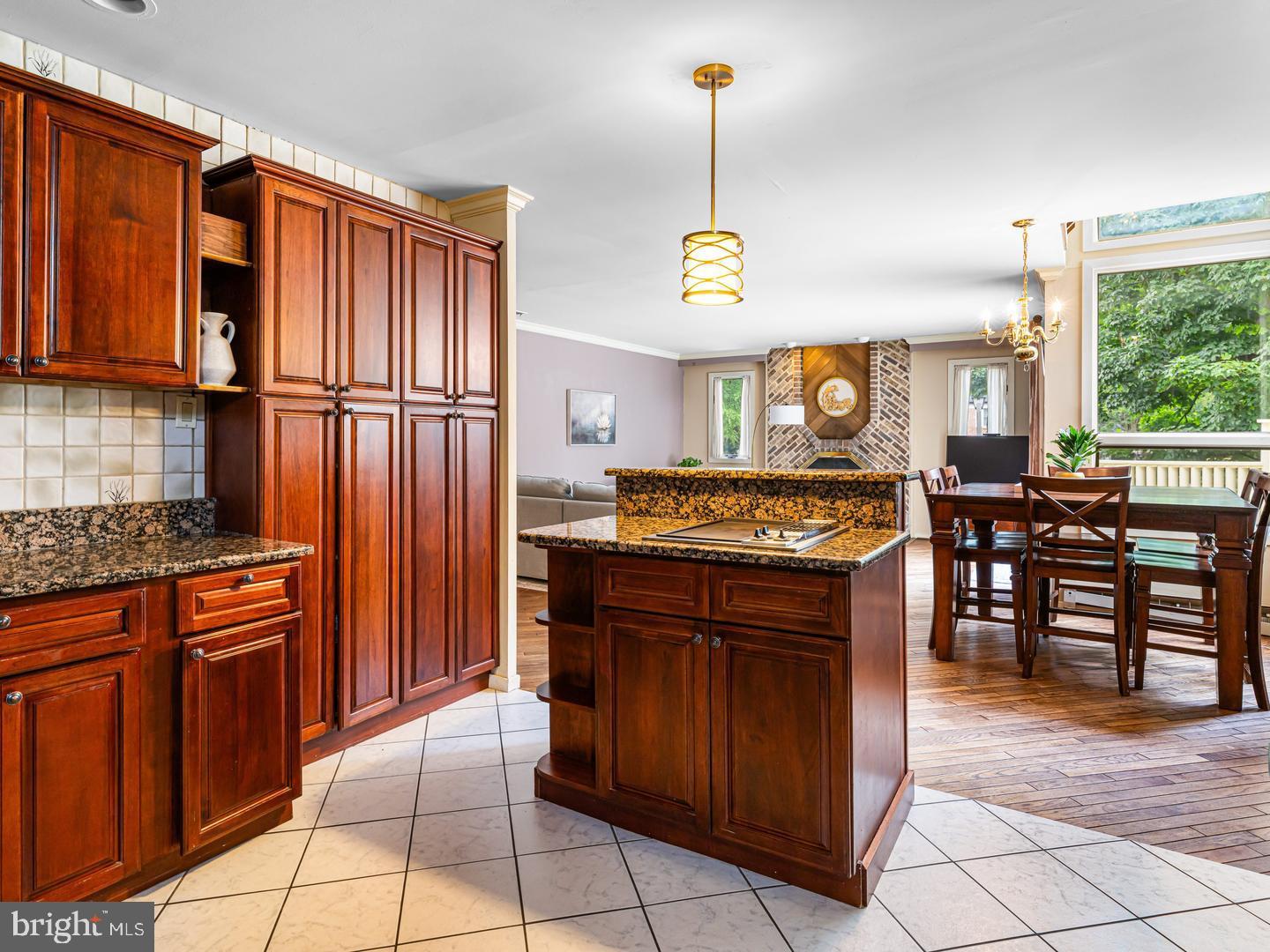 HUNTINGDON VALLEY - Residential