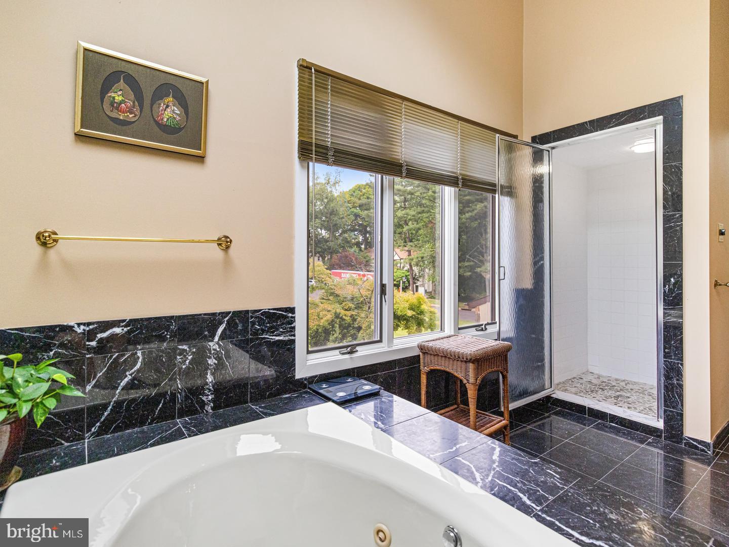 HUNTINGDON VALLEY - Residential
