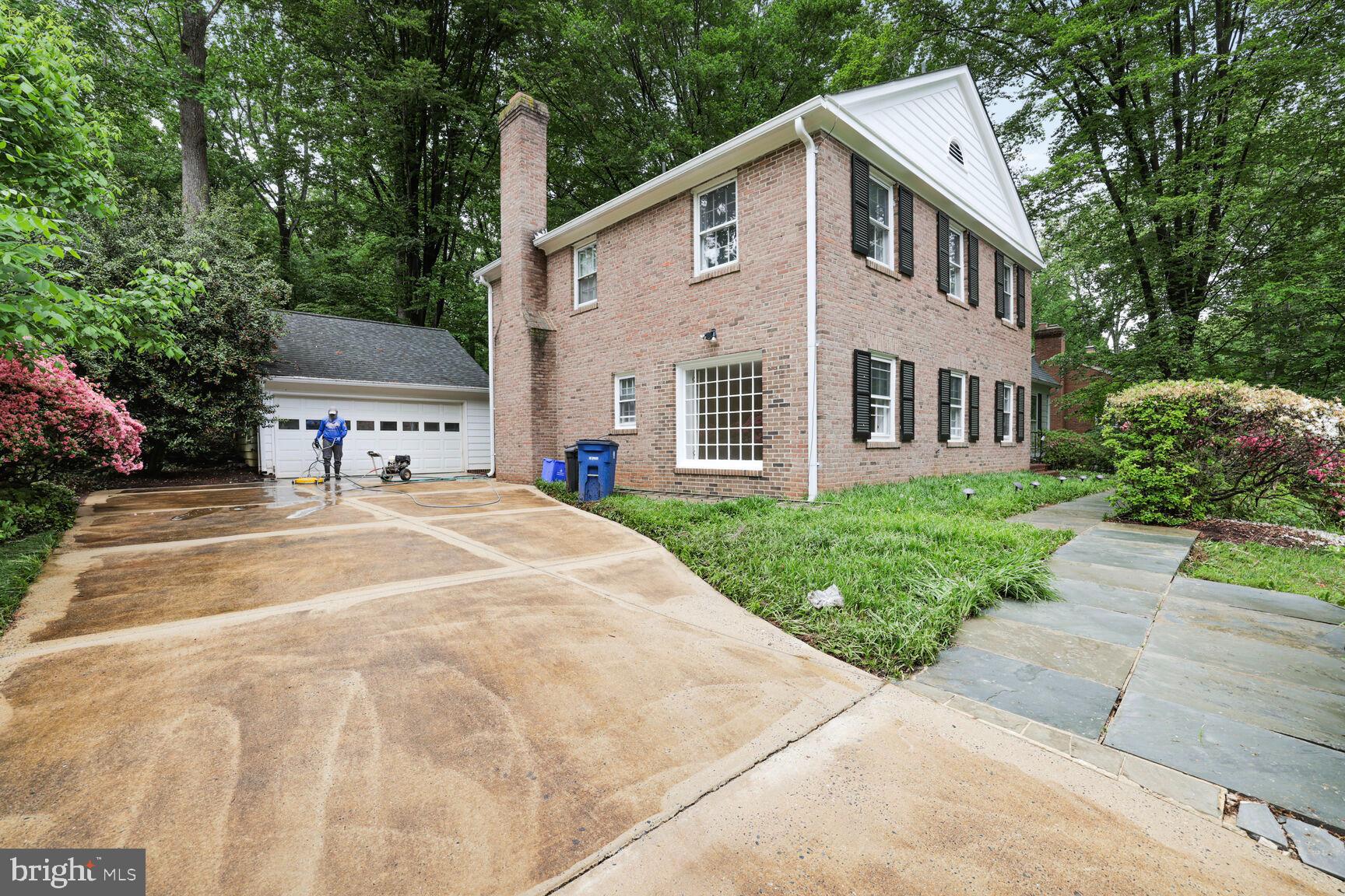 RIVER FALLS - Residential