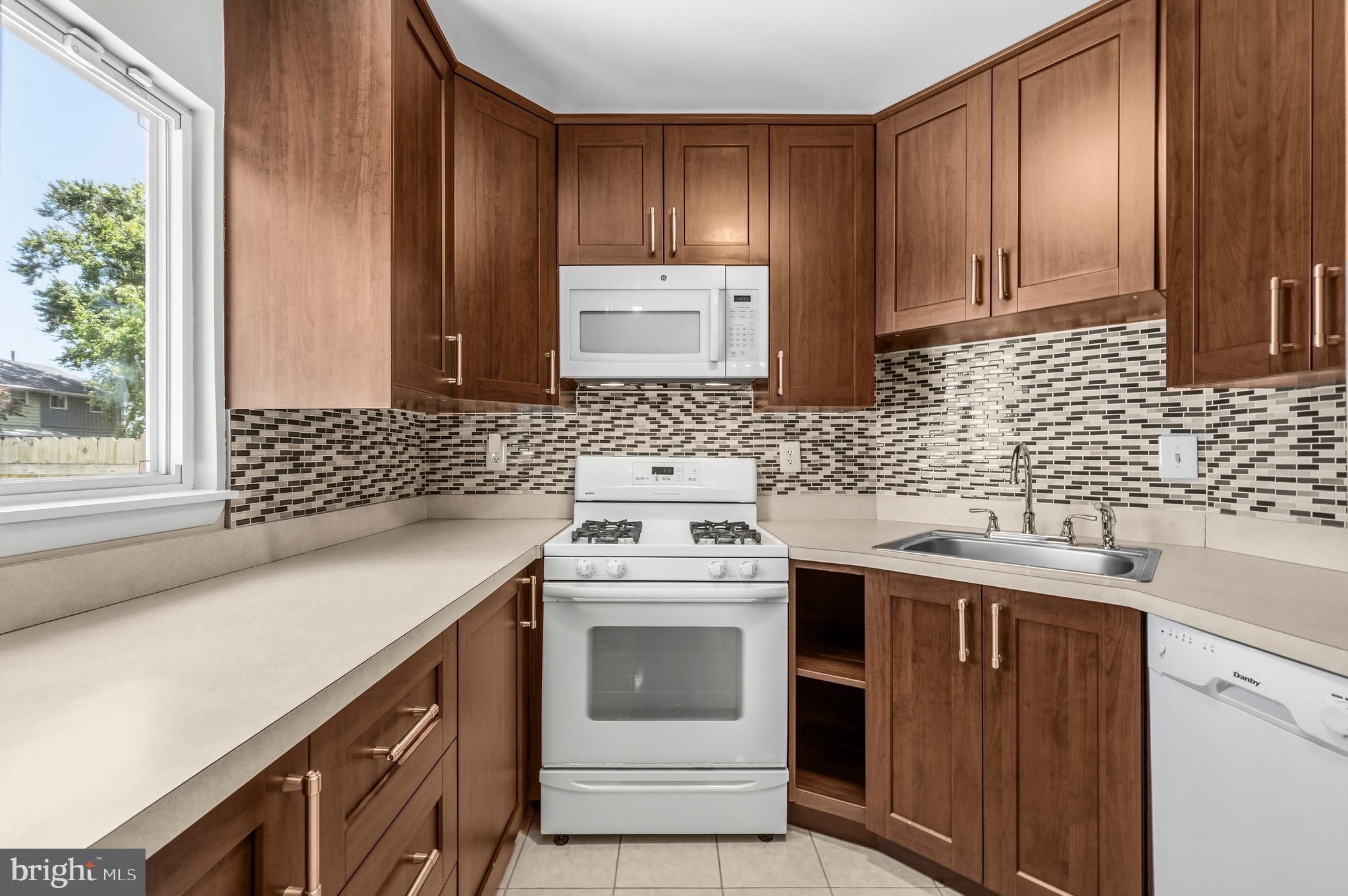 HOLLY PARK - Residential