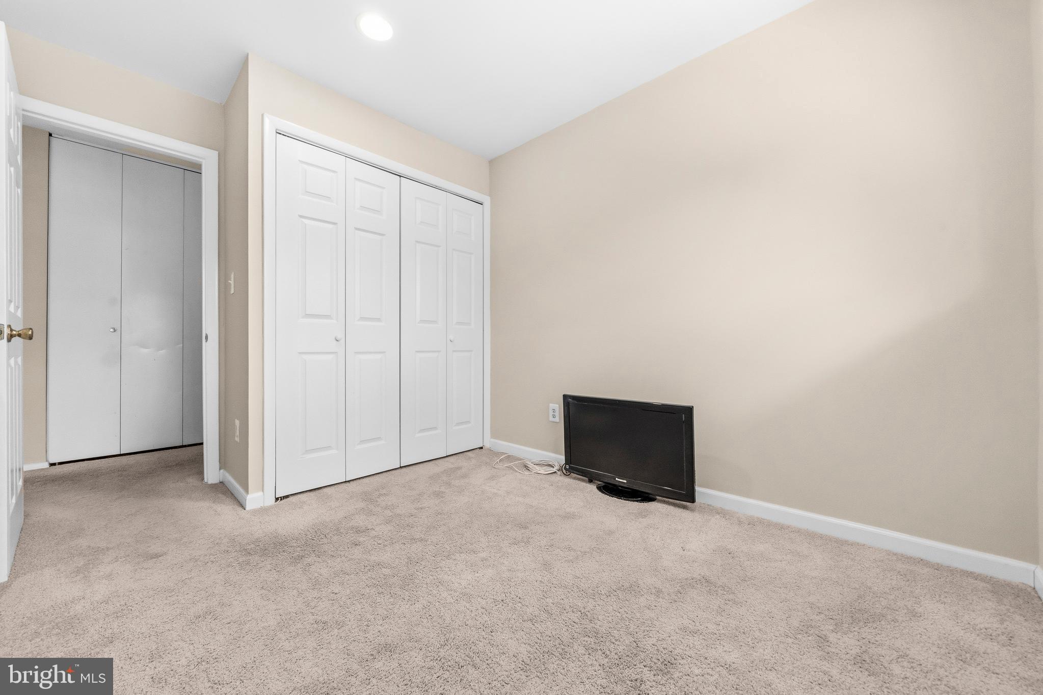 HOLLY PARK - Residential