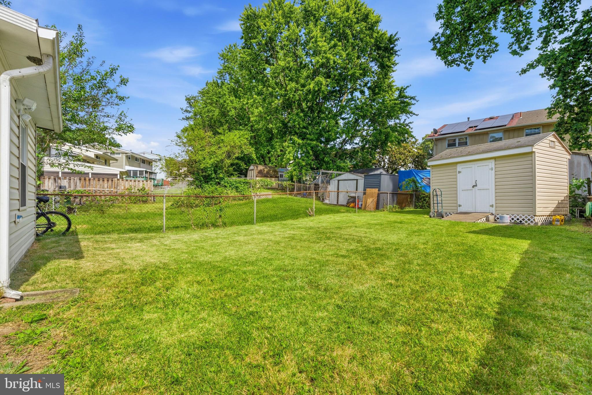 HOLLY PARK - Residential