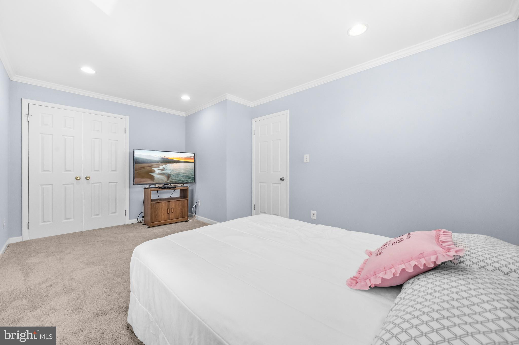 HOLLY PARK - Residential