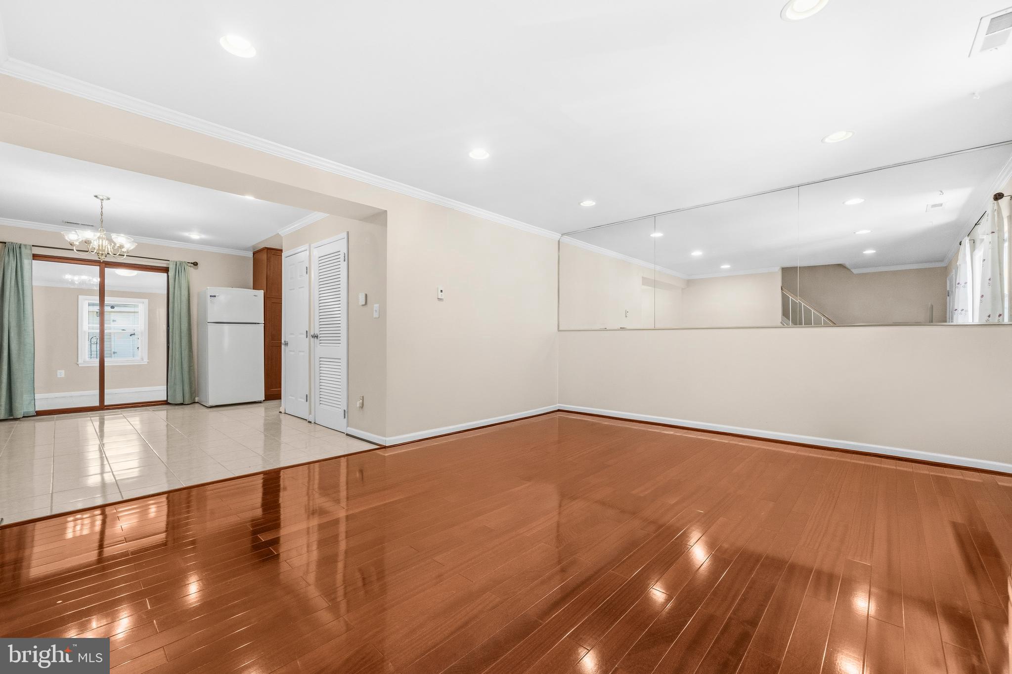 HOLLY PARK - Residential