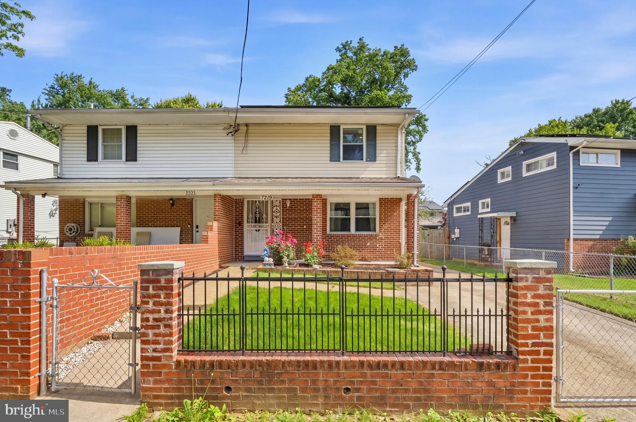 HOLLY PARK - Residential