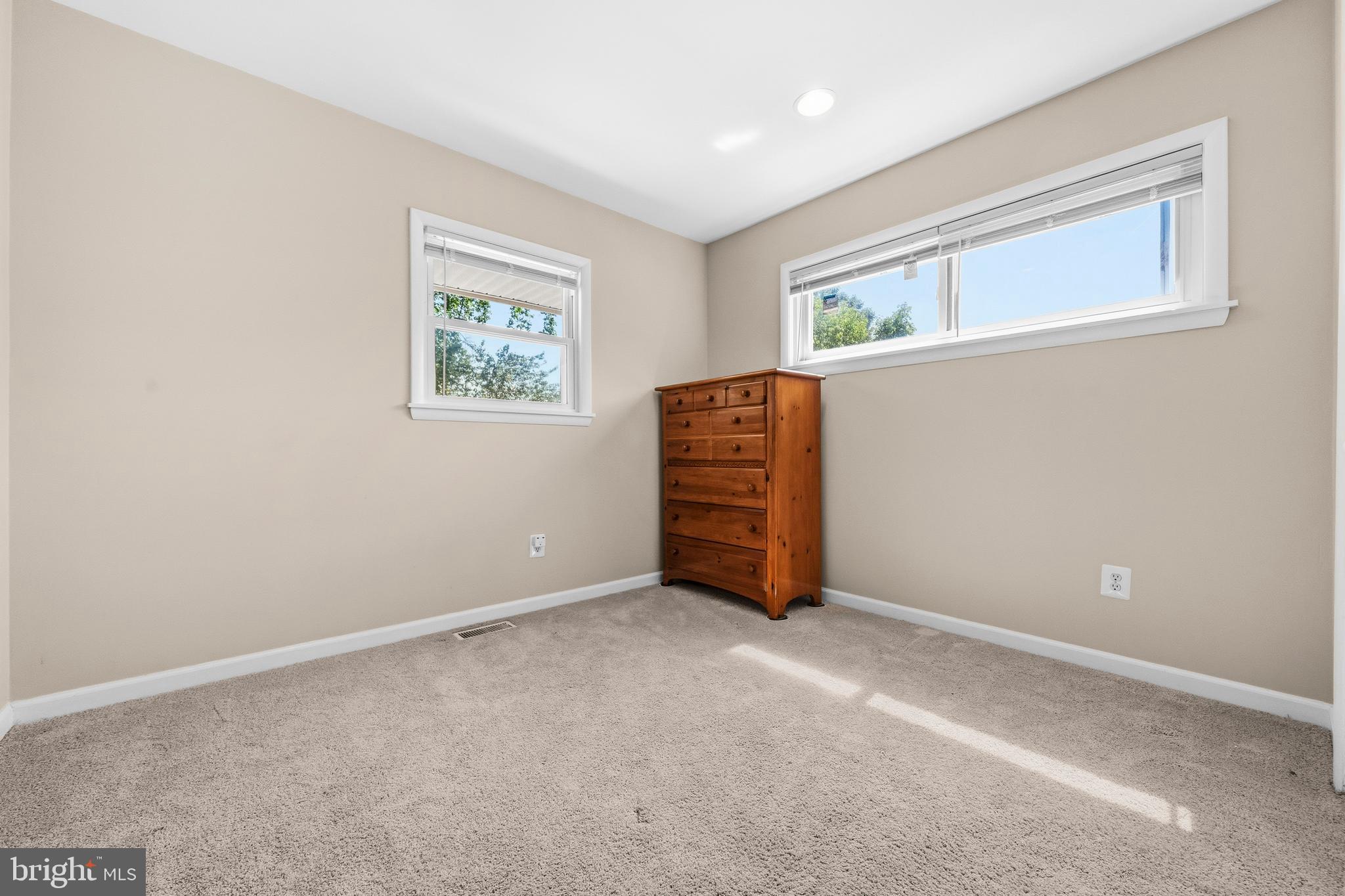 HOLLY PARK - Residential