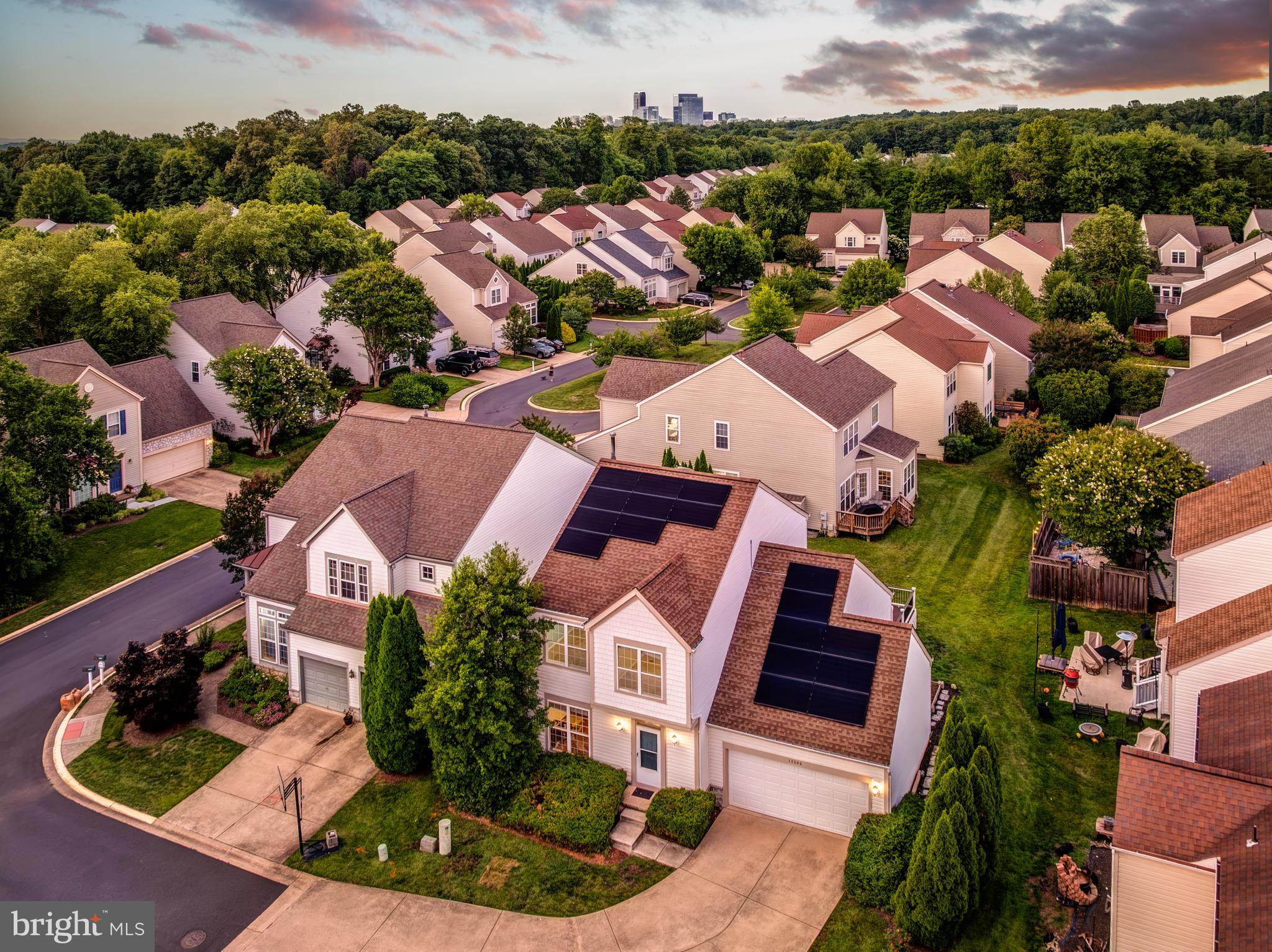 THE COURTS OF FOX MILL - Residential